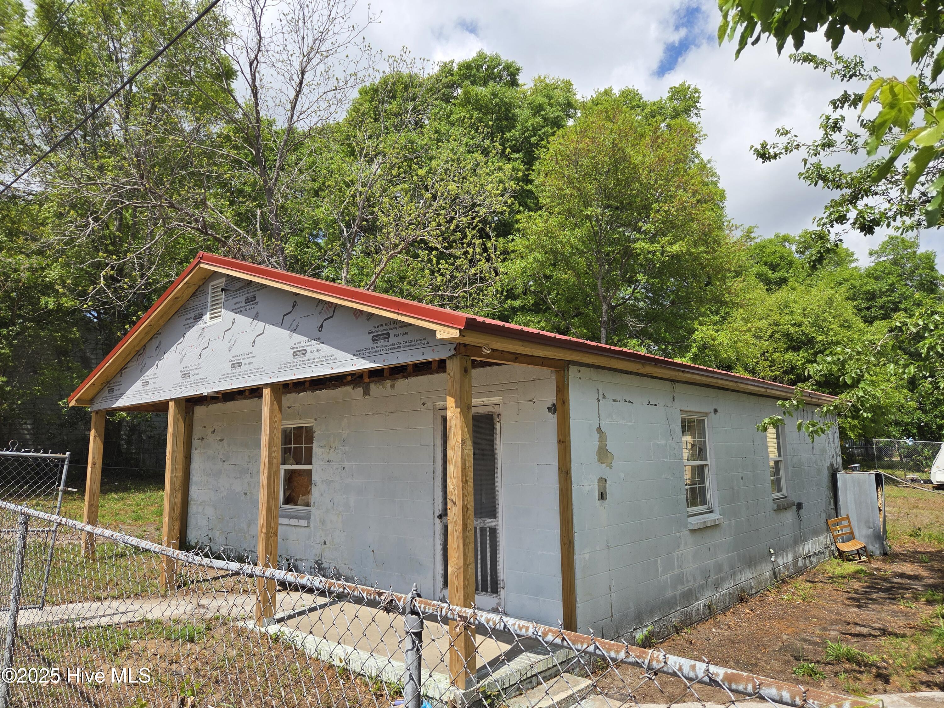1015 Shaws Alley Property Photo