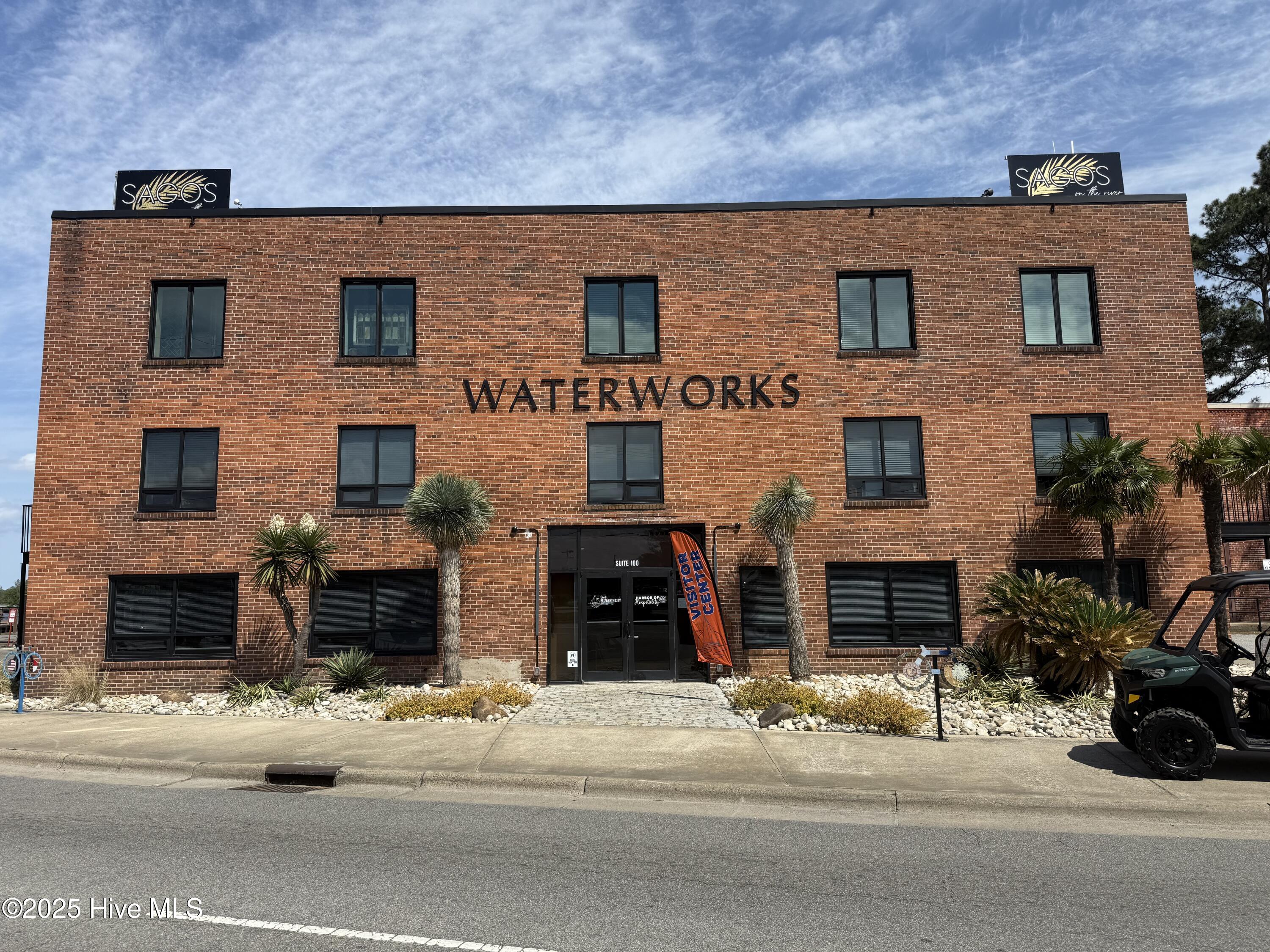 301/302 S Water Street Property Photo 1