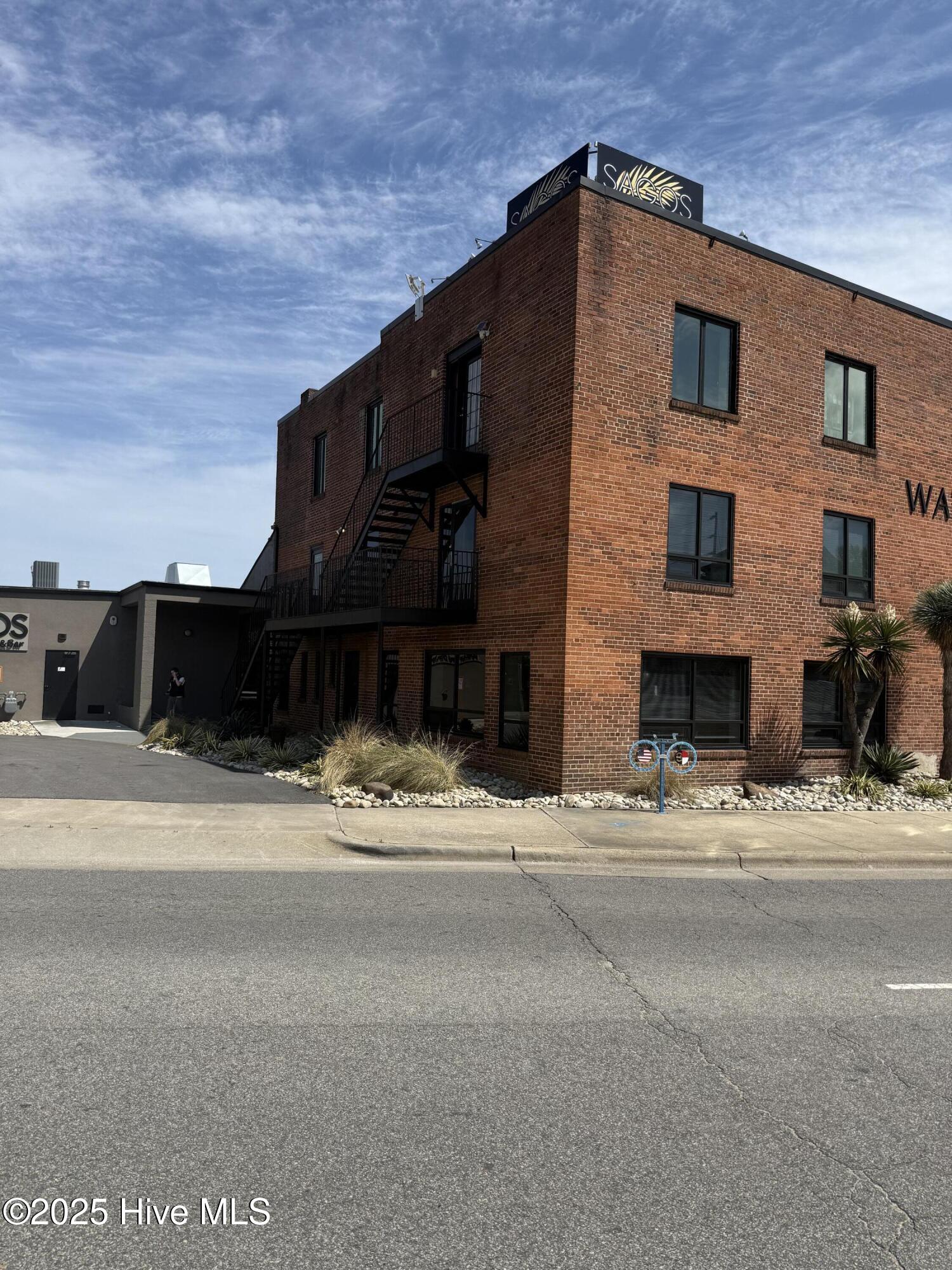 301/302 S Water Street Property Photo 2