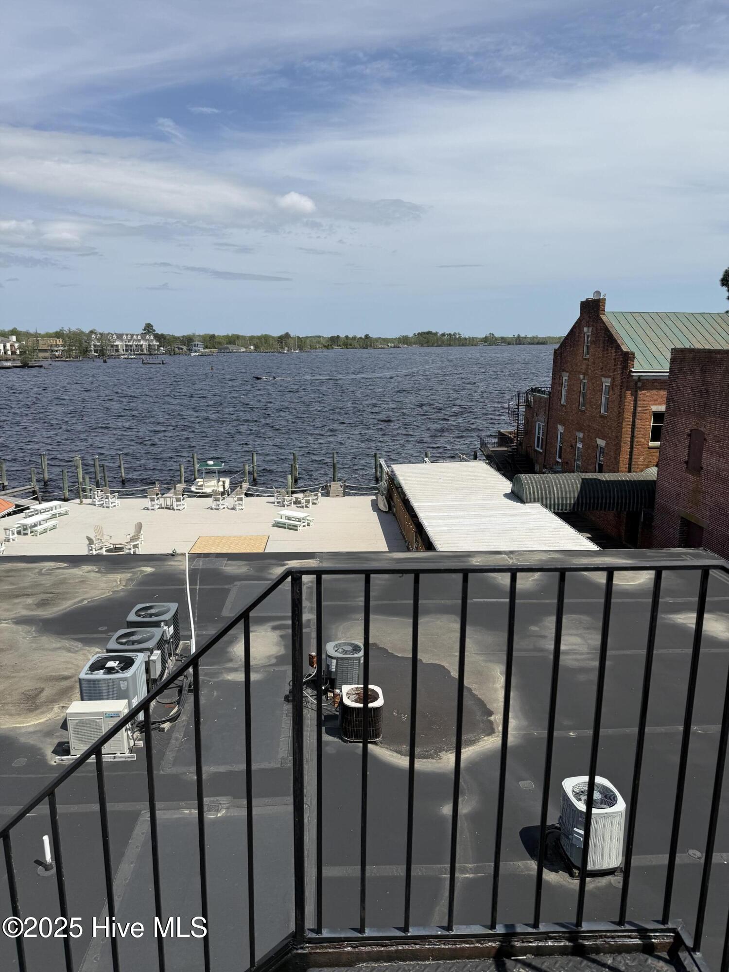 301/302 S Water Street Property Photo 44