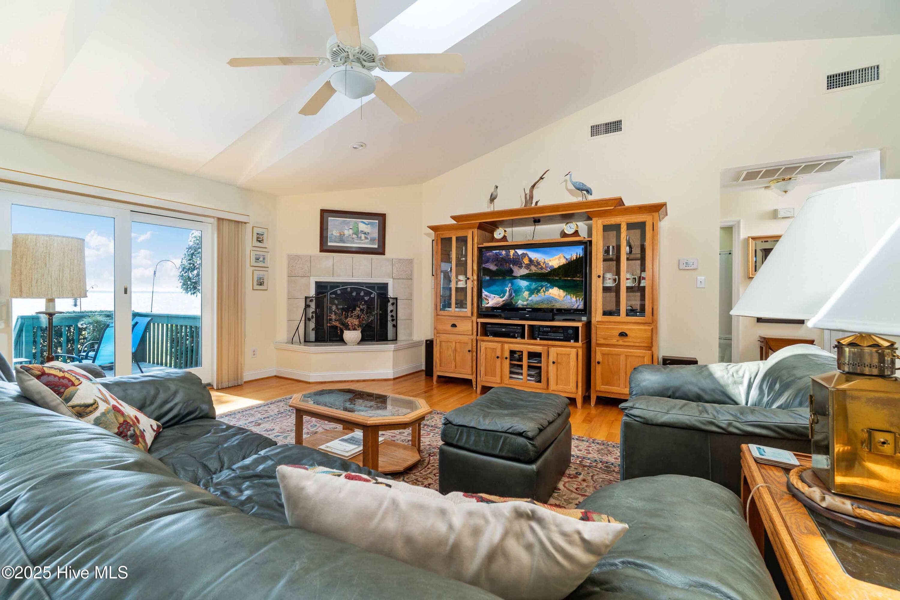6042 Dolphin Road Property Photo 11