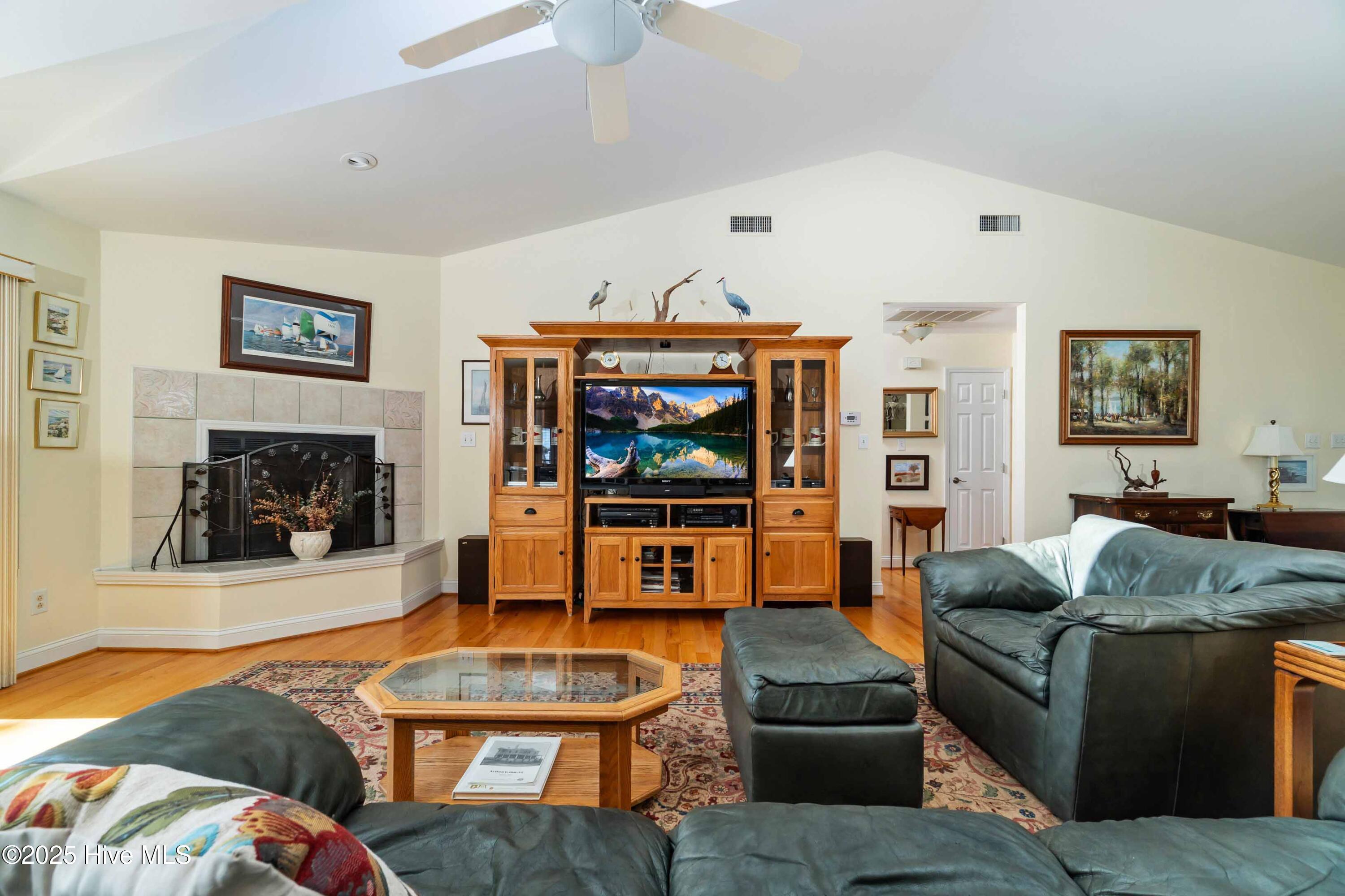 6042 Dolphin Road Property Photo 12