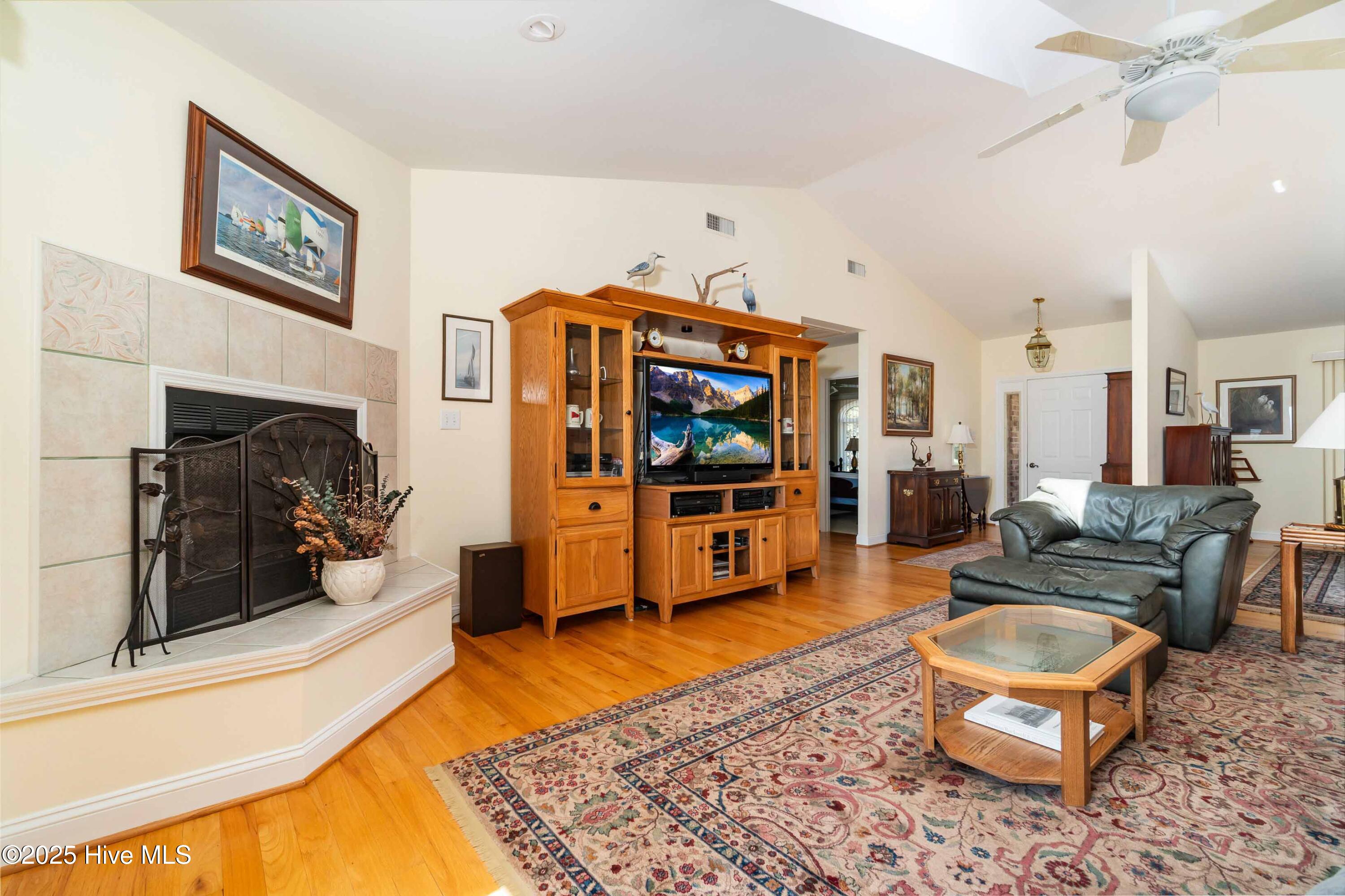 6042 Dolphin Road Property Photo 13