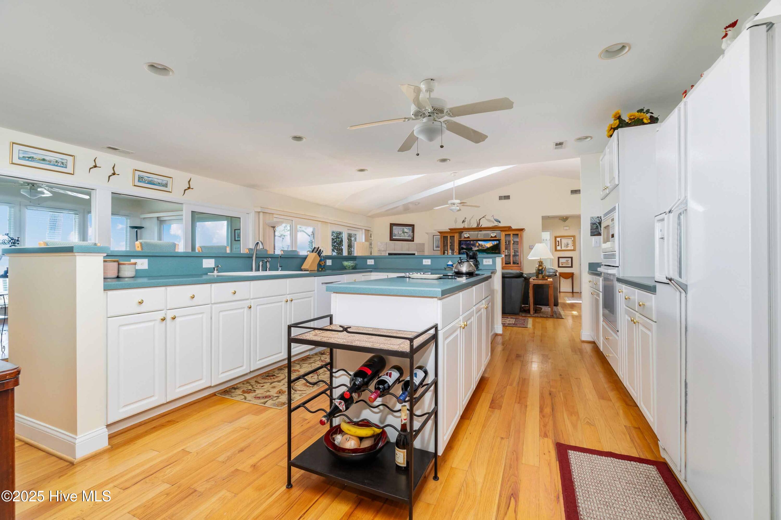 6042 Dolphin Road Property Photo 19
