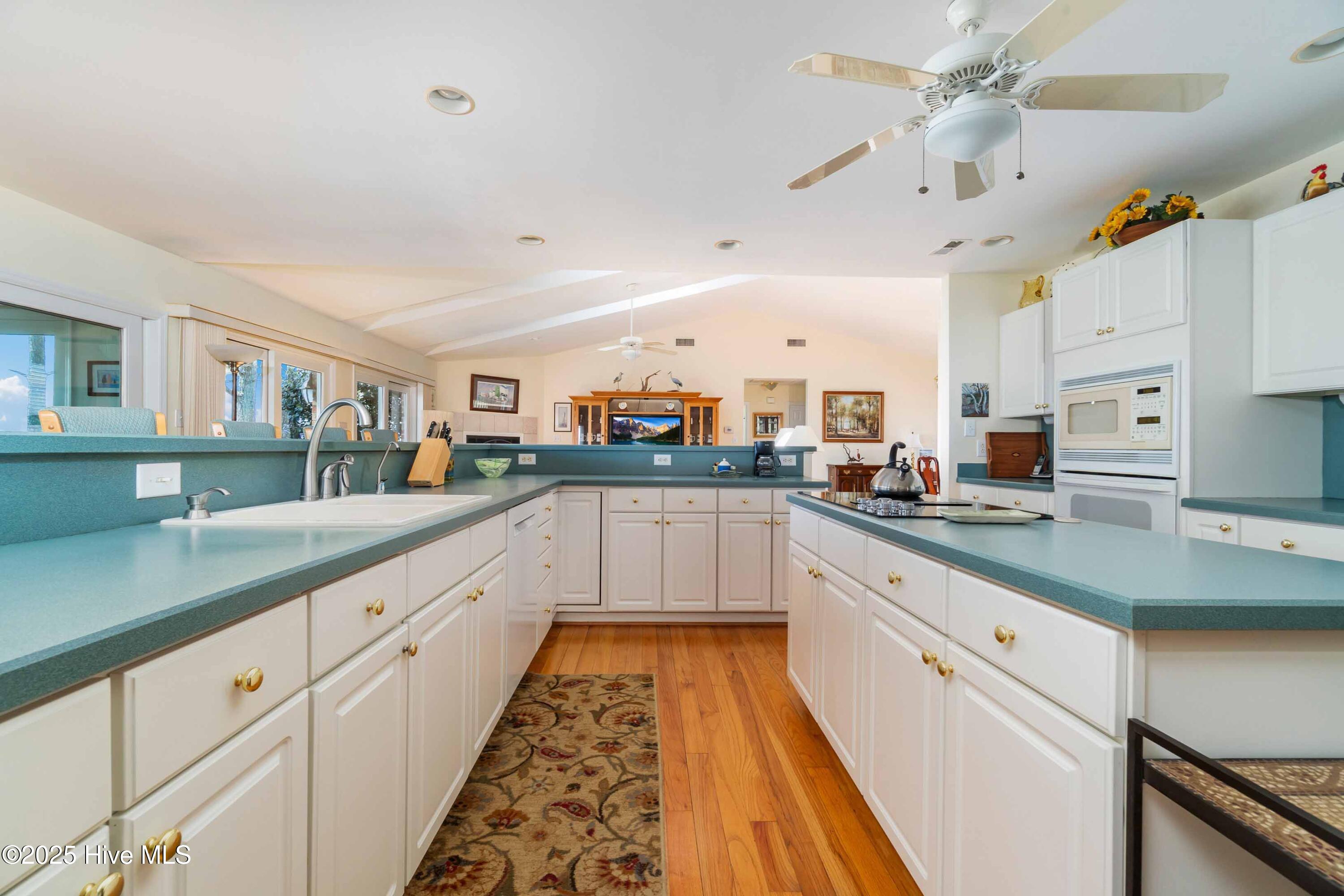 6042 Dolphin Road Property Photo 20