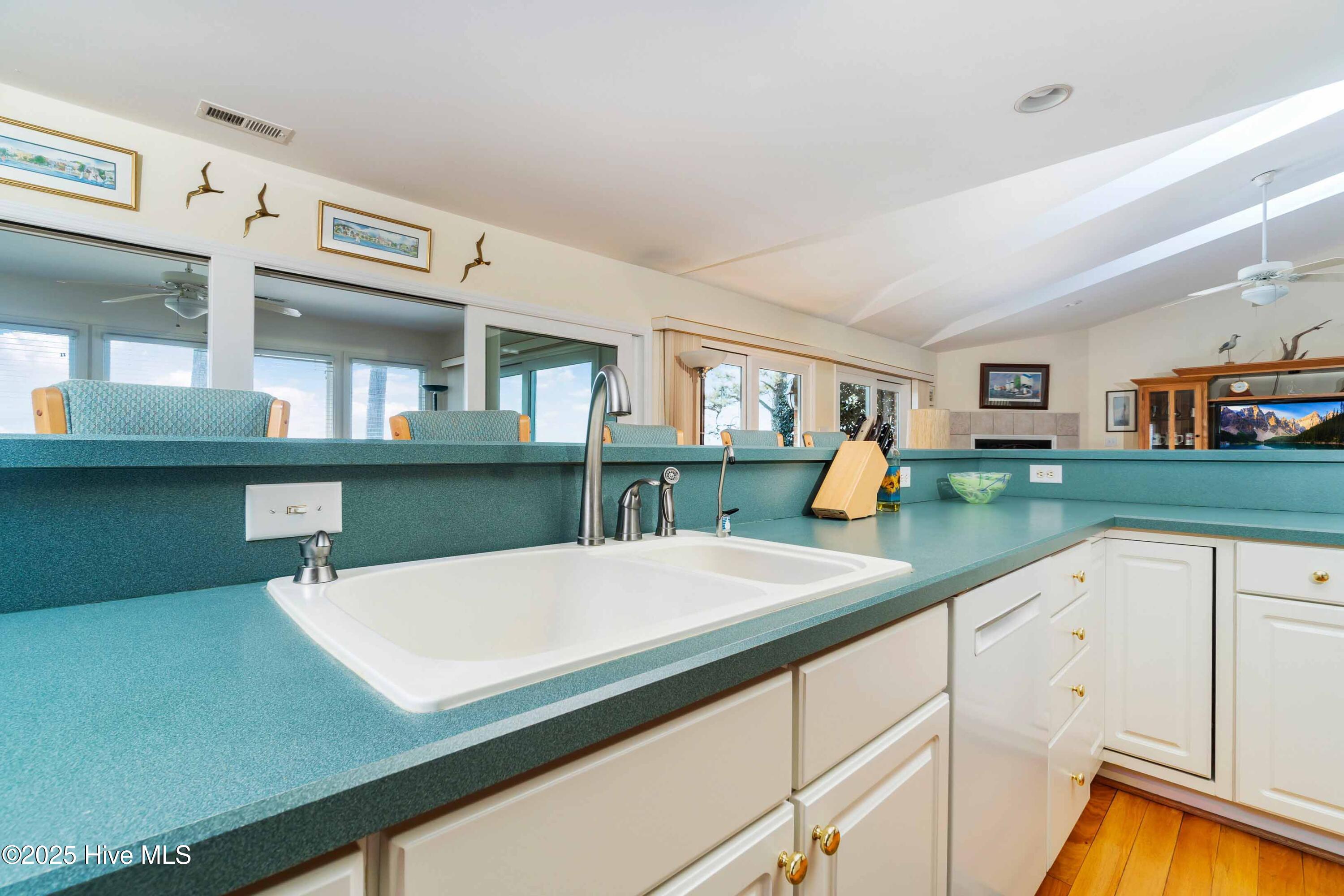 6042 Dolphin Road Property Photo 21