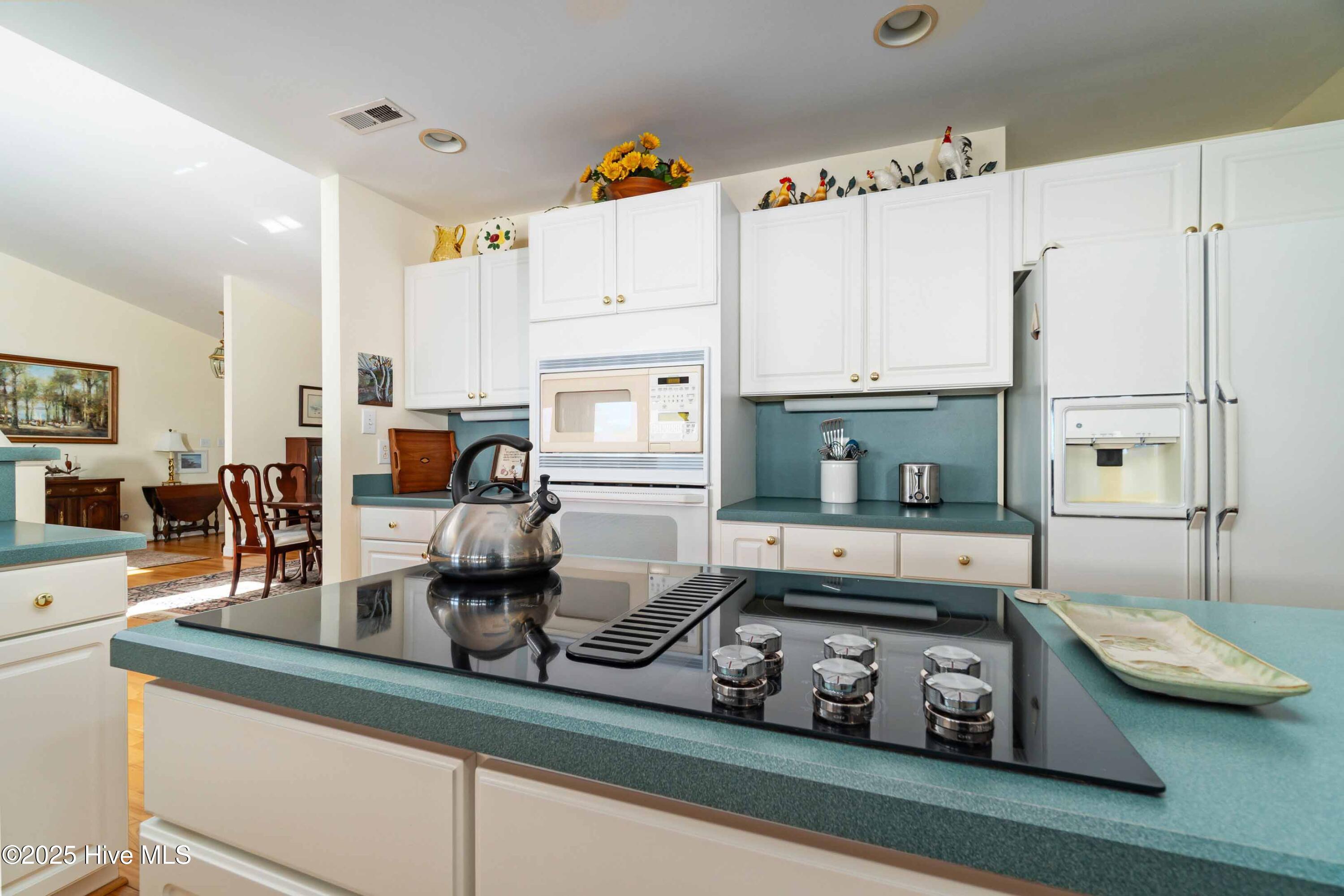 6042 Dolphin Road Property Photo 22