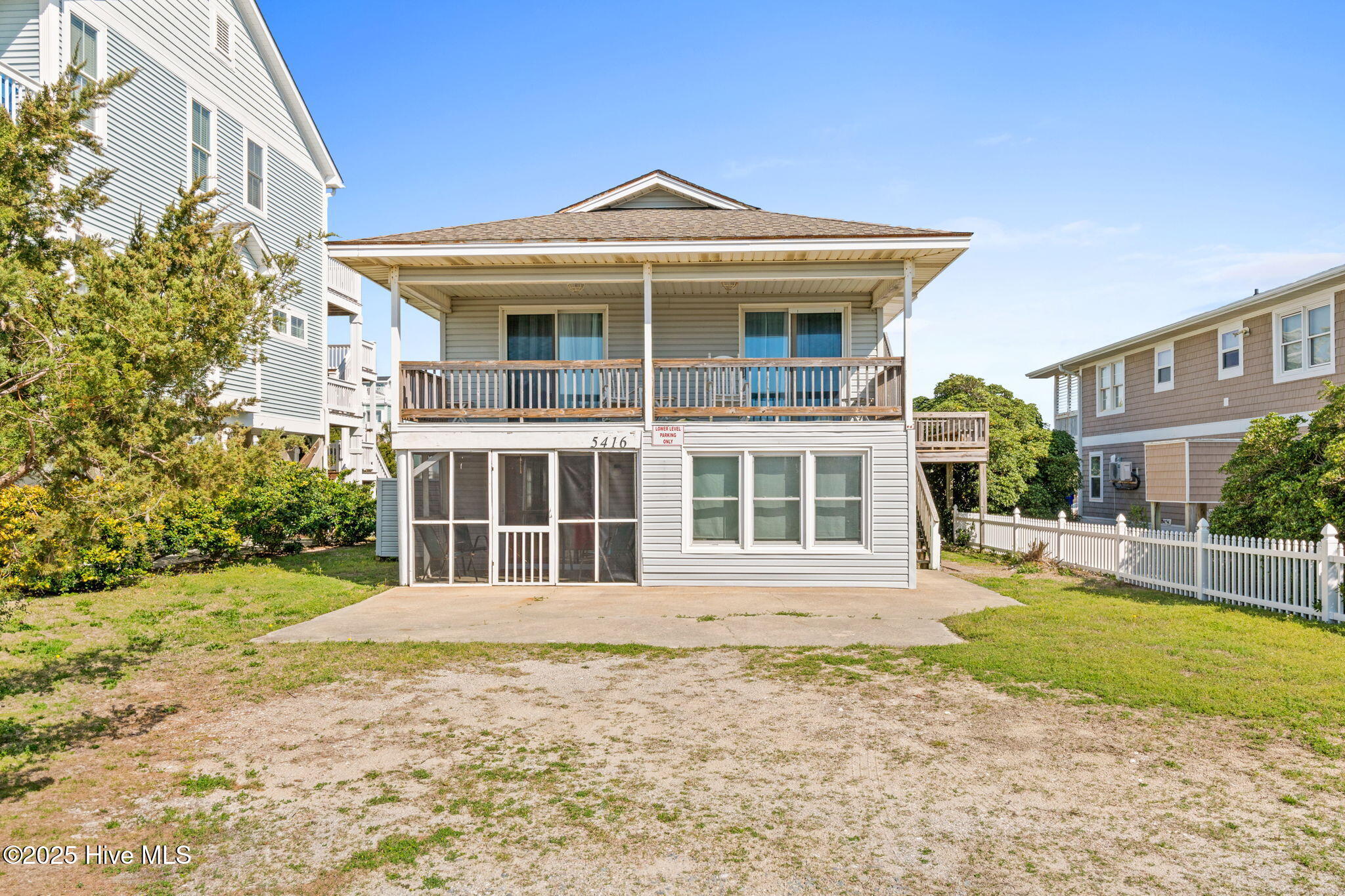 5416 W Beach Drive Property Photo 2