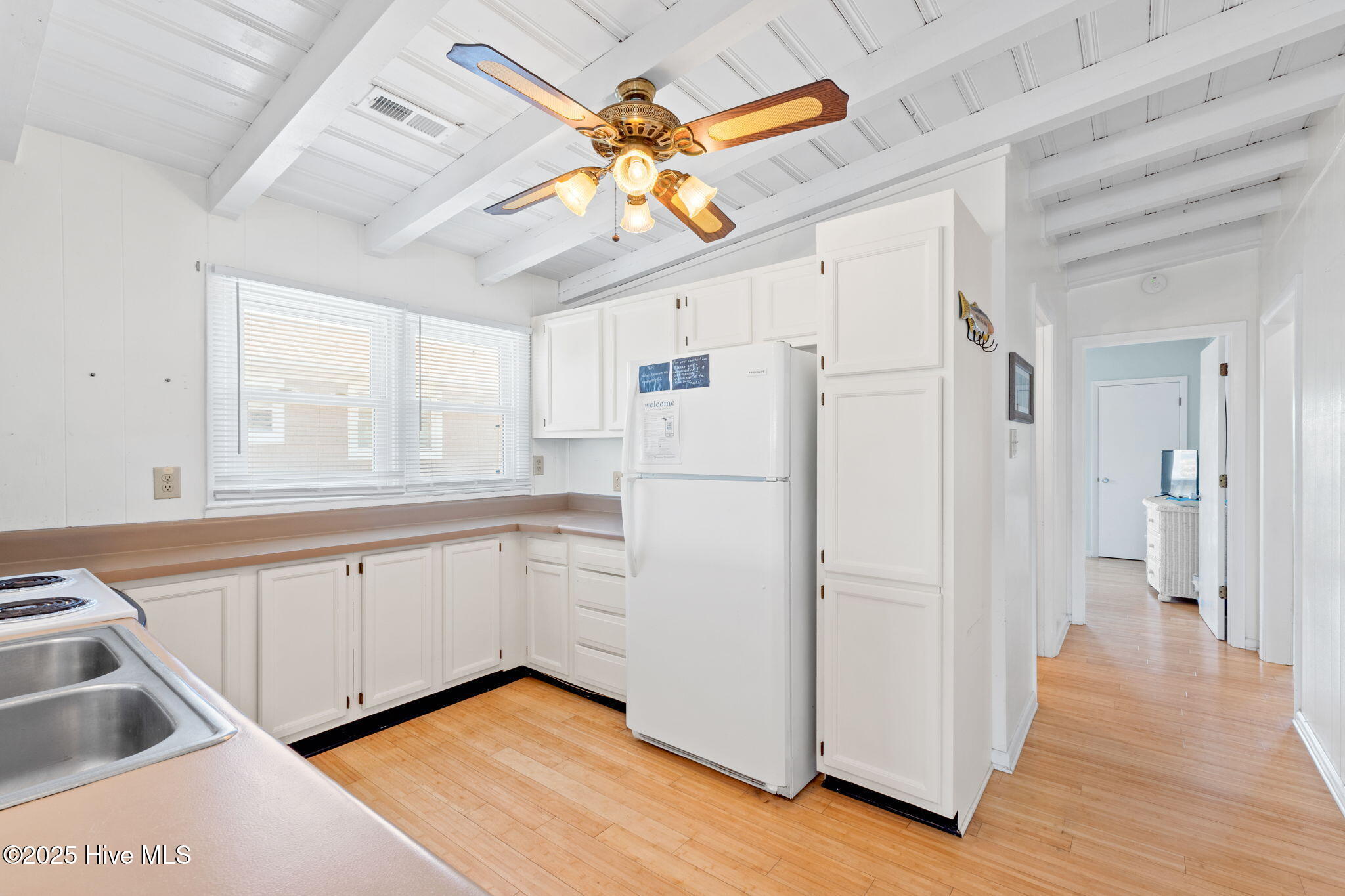 5416 W Beach Drive Property Photo 10