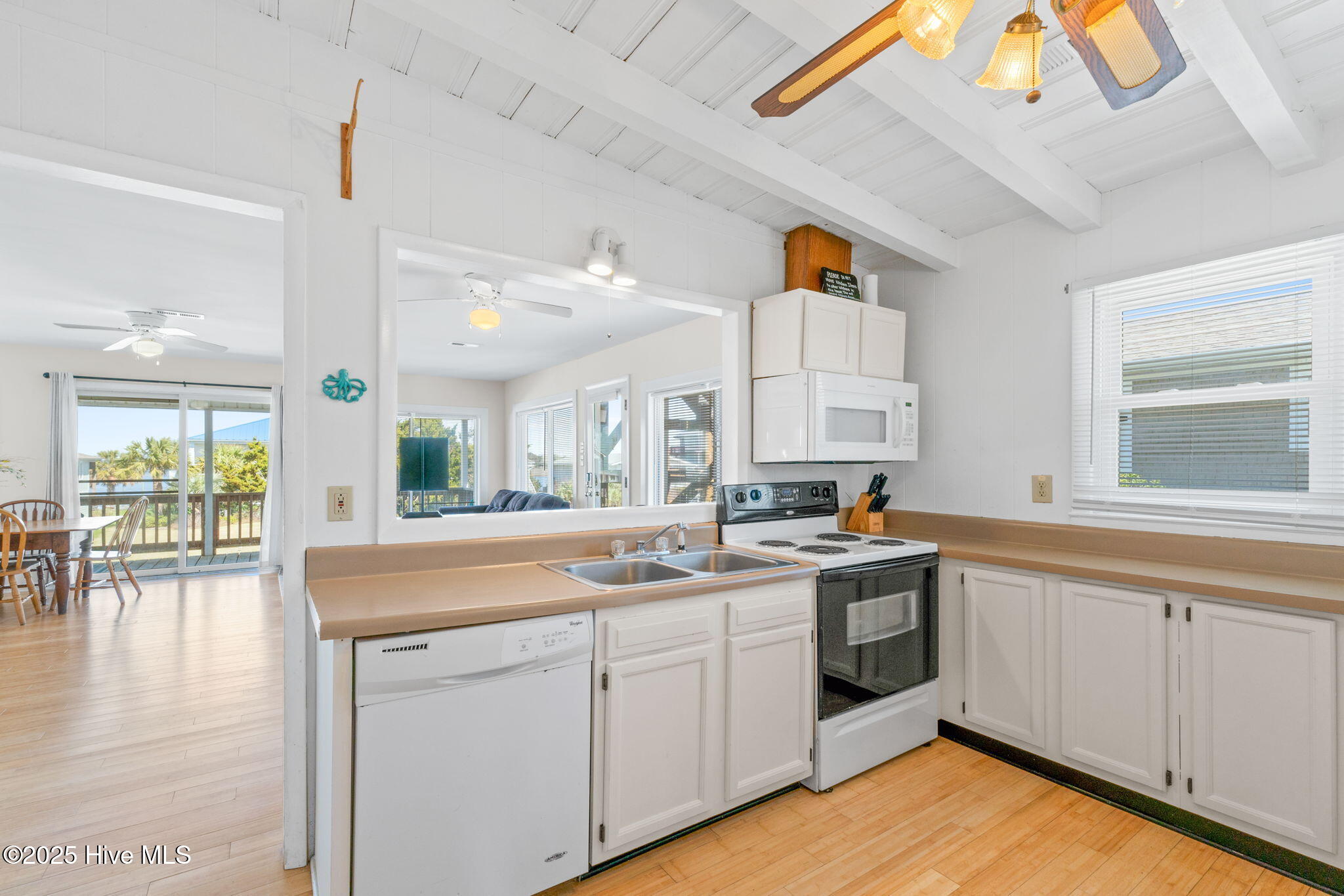 5416 W Beach Drive Property Photo 11