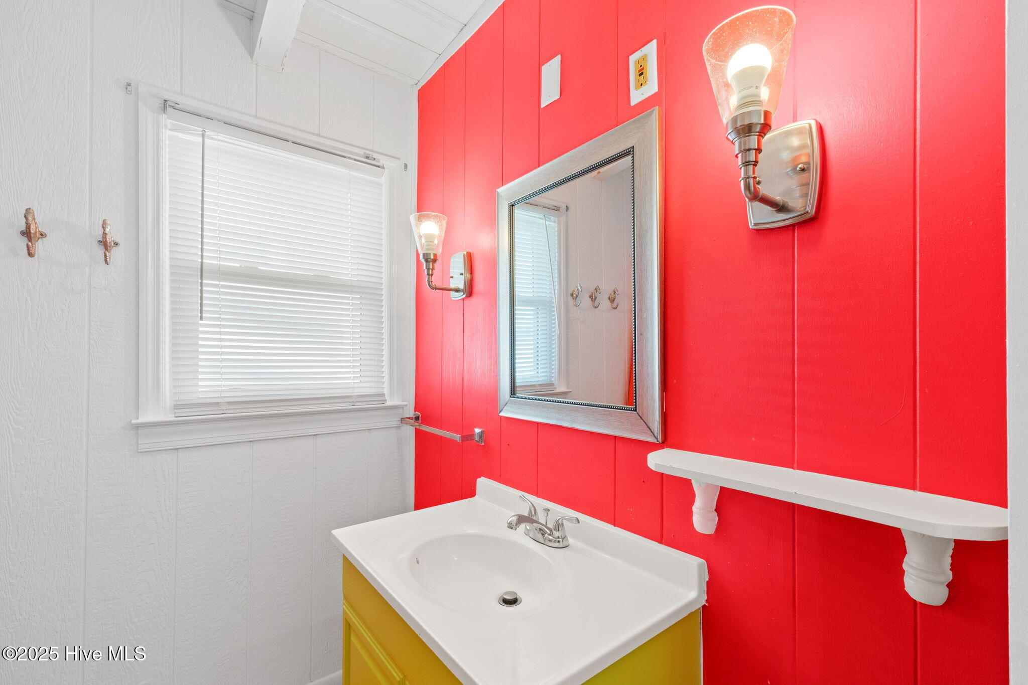 5416 W Beach Drive Property Photo 19