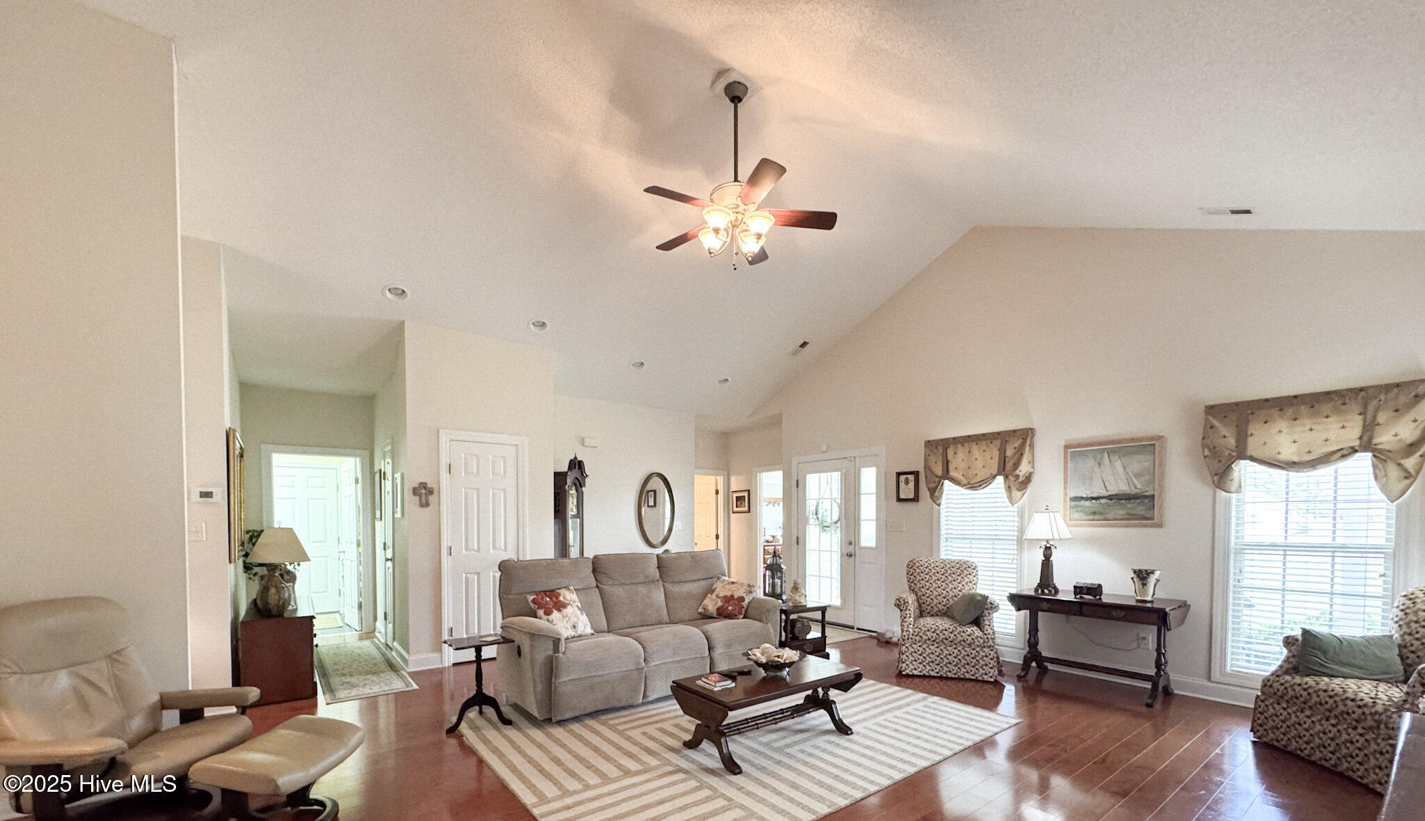 310 Divot Court Property Photo 5