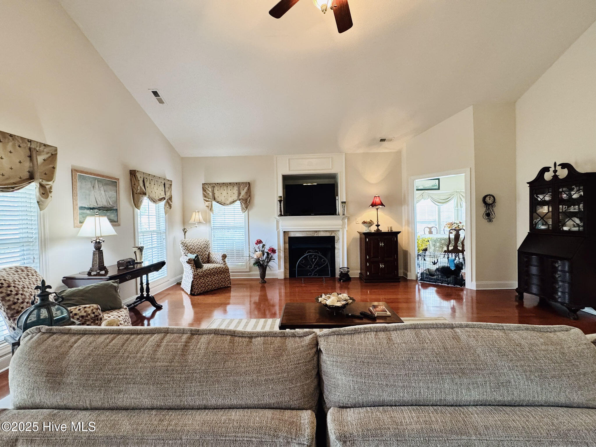310 Divot Court Property Photo 6