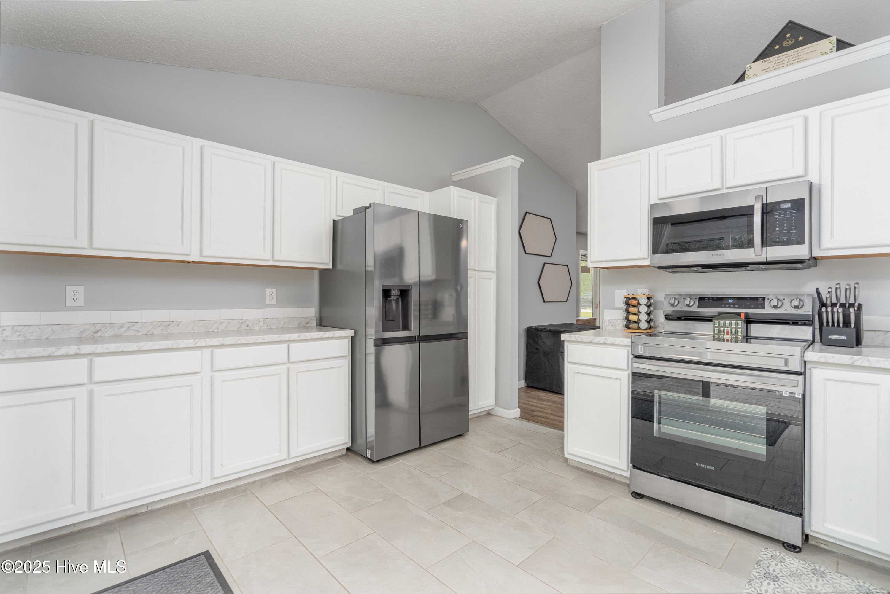 100 Remington Drive Property Photo 8