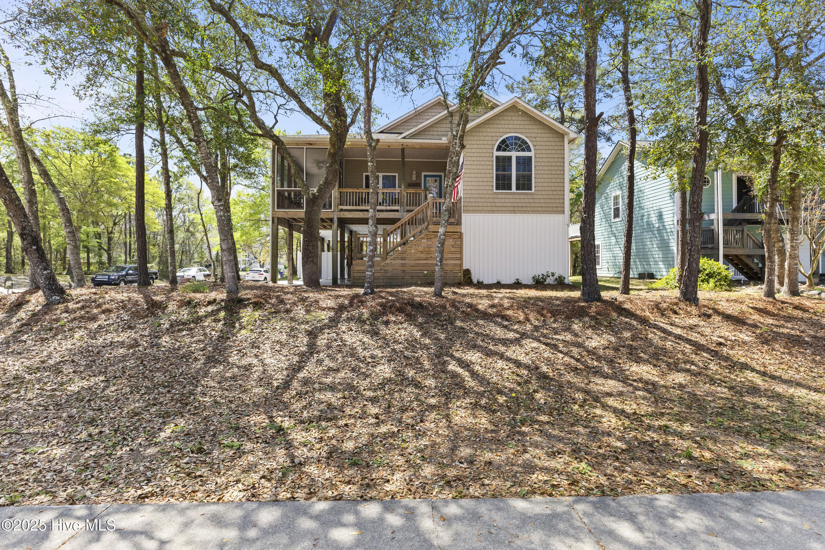 1701 W Oak Island Drive Property Photo 1
