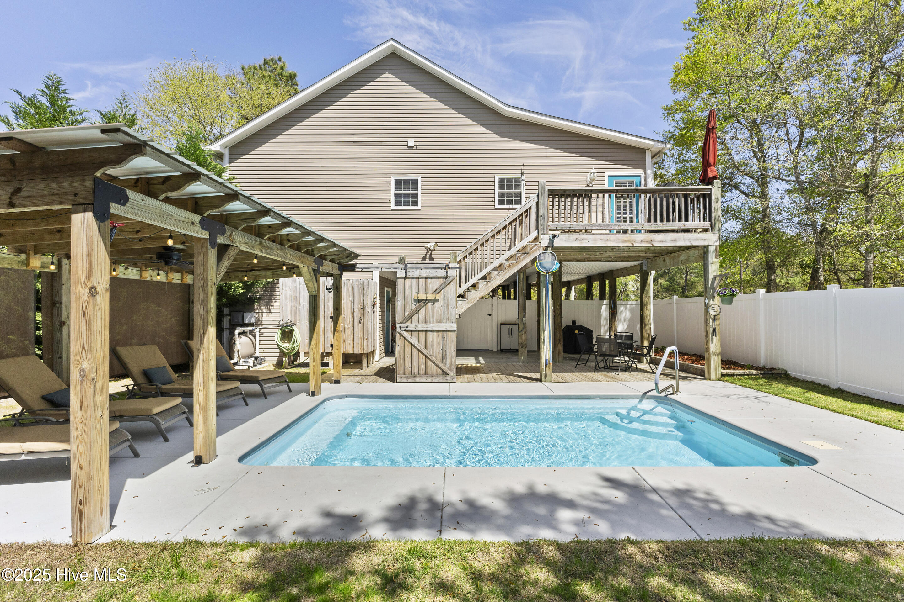 1701 W Oak Island Drive Property Photo 2