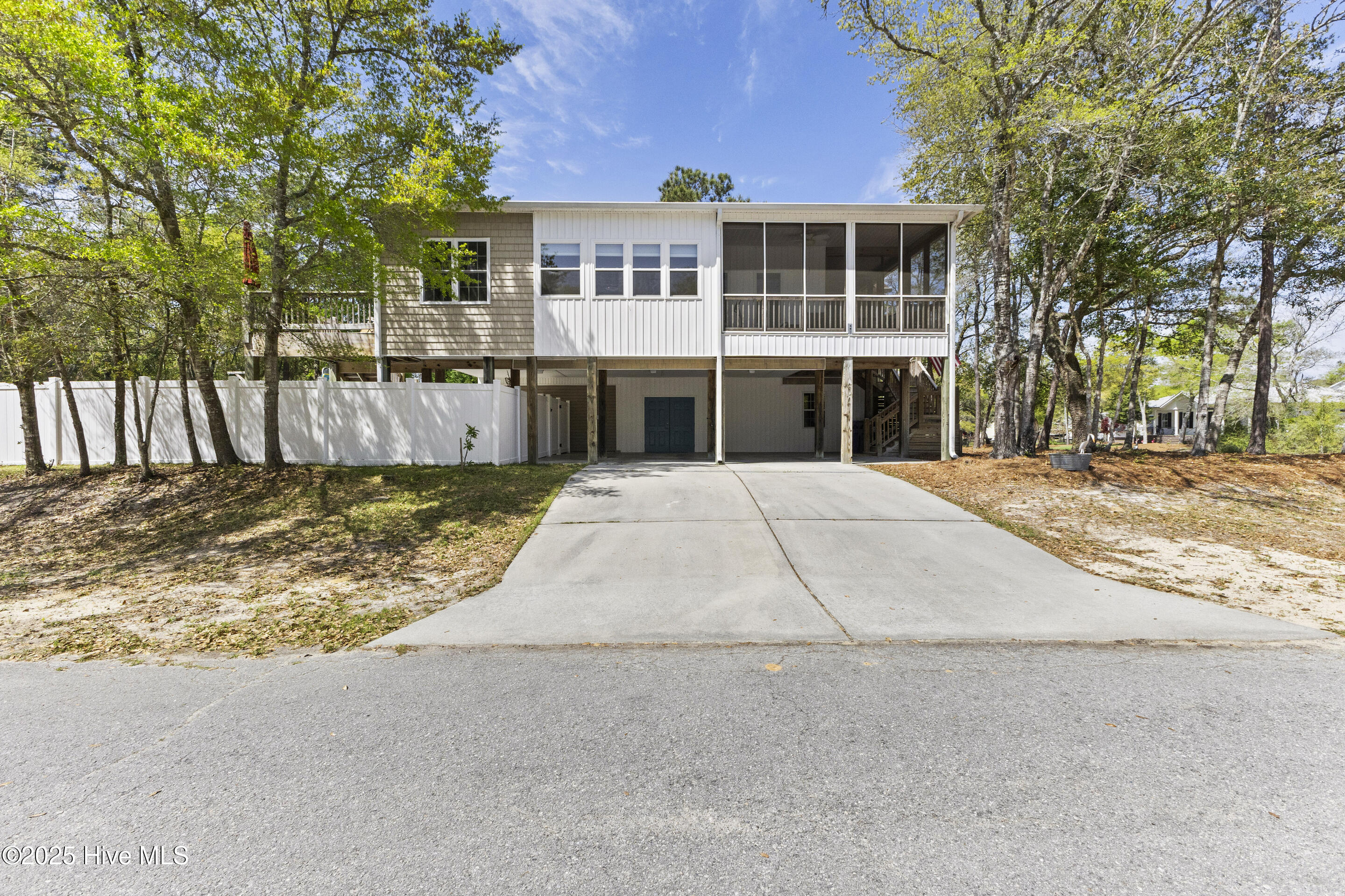 1701 W Oak Island Drive Property Photo 5