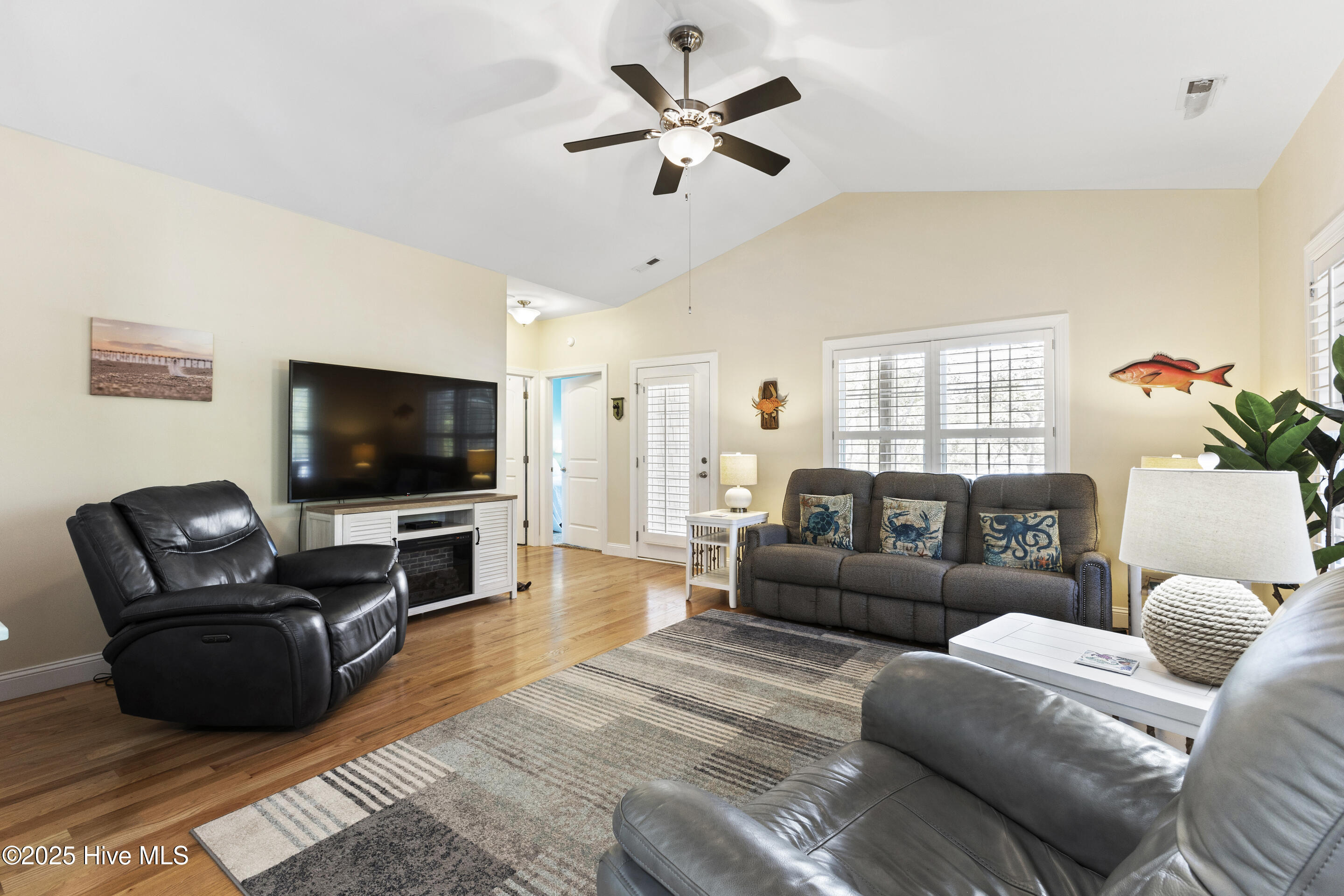 1701 W Oak Island Drive Property Photo 10