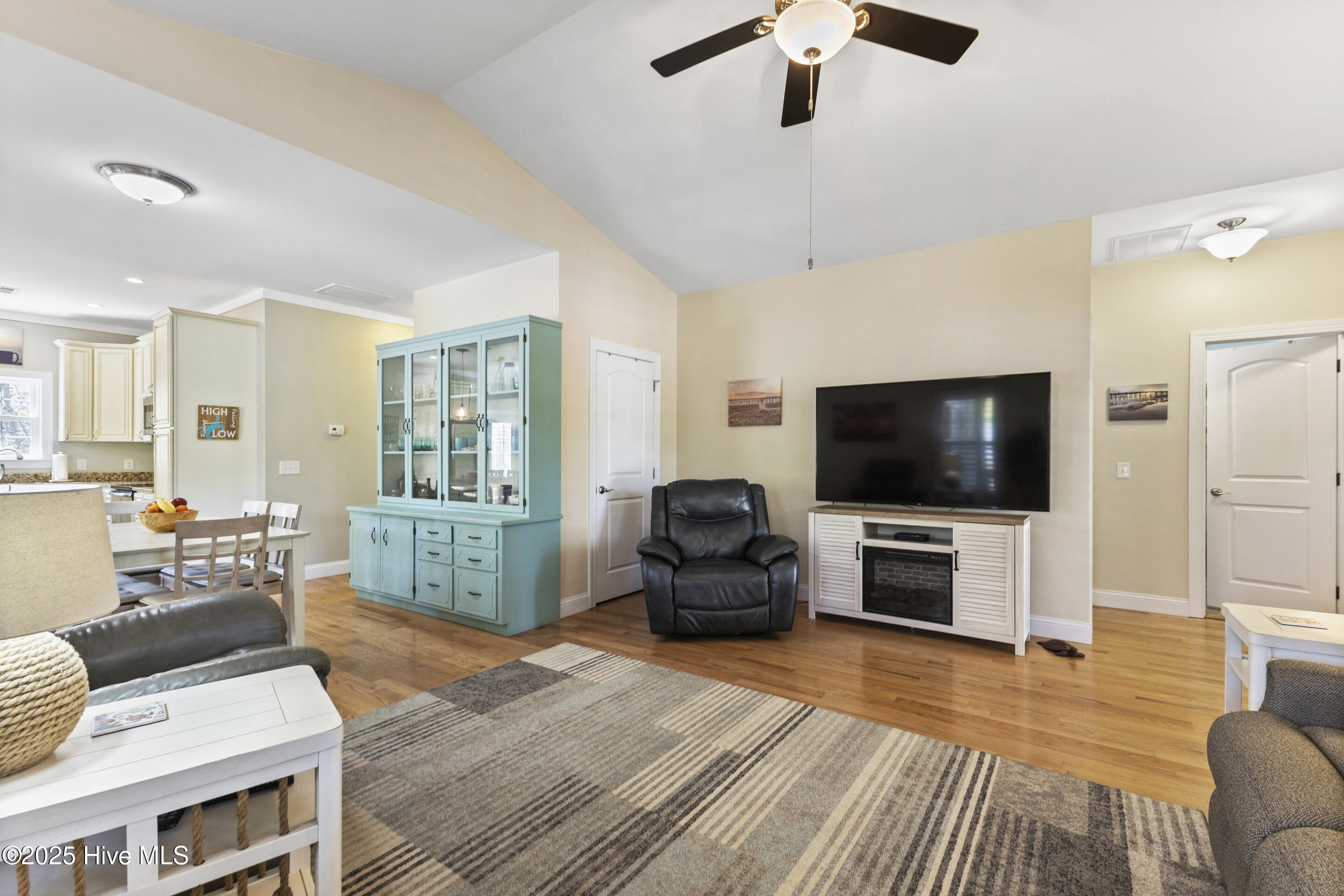 1701 W Oak Island Drive Property Photo 12