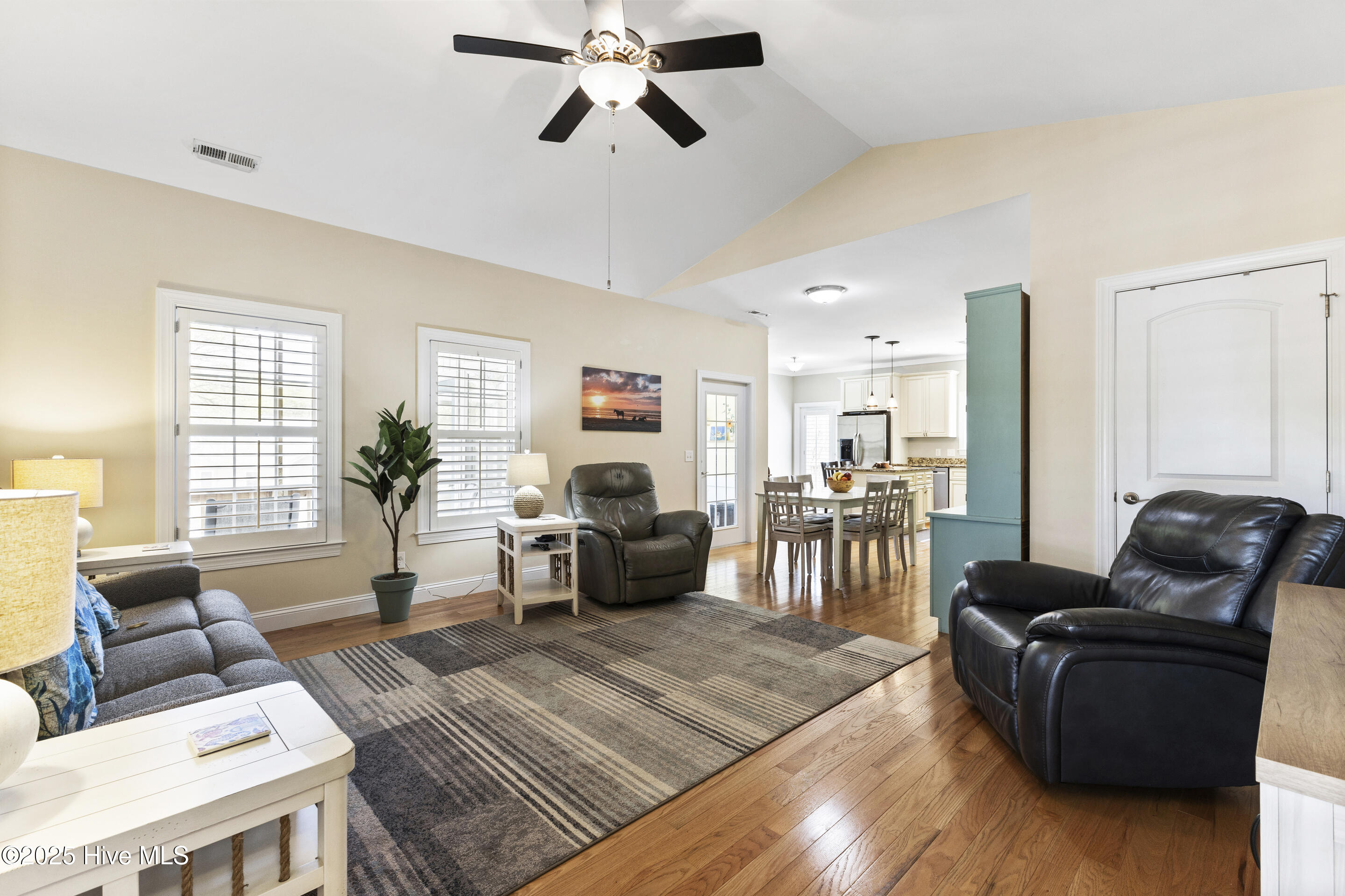 1701 W Oak Island Drive Property Photo 14