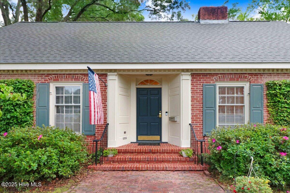 1806 E Walnut Street Property Photo 2