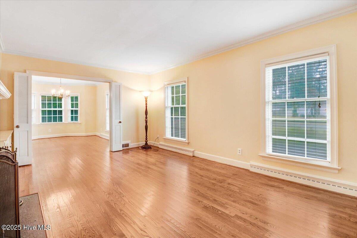 1806 E Walnut Street Property Photo 9