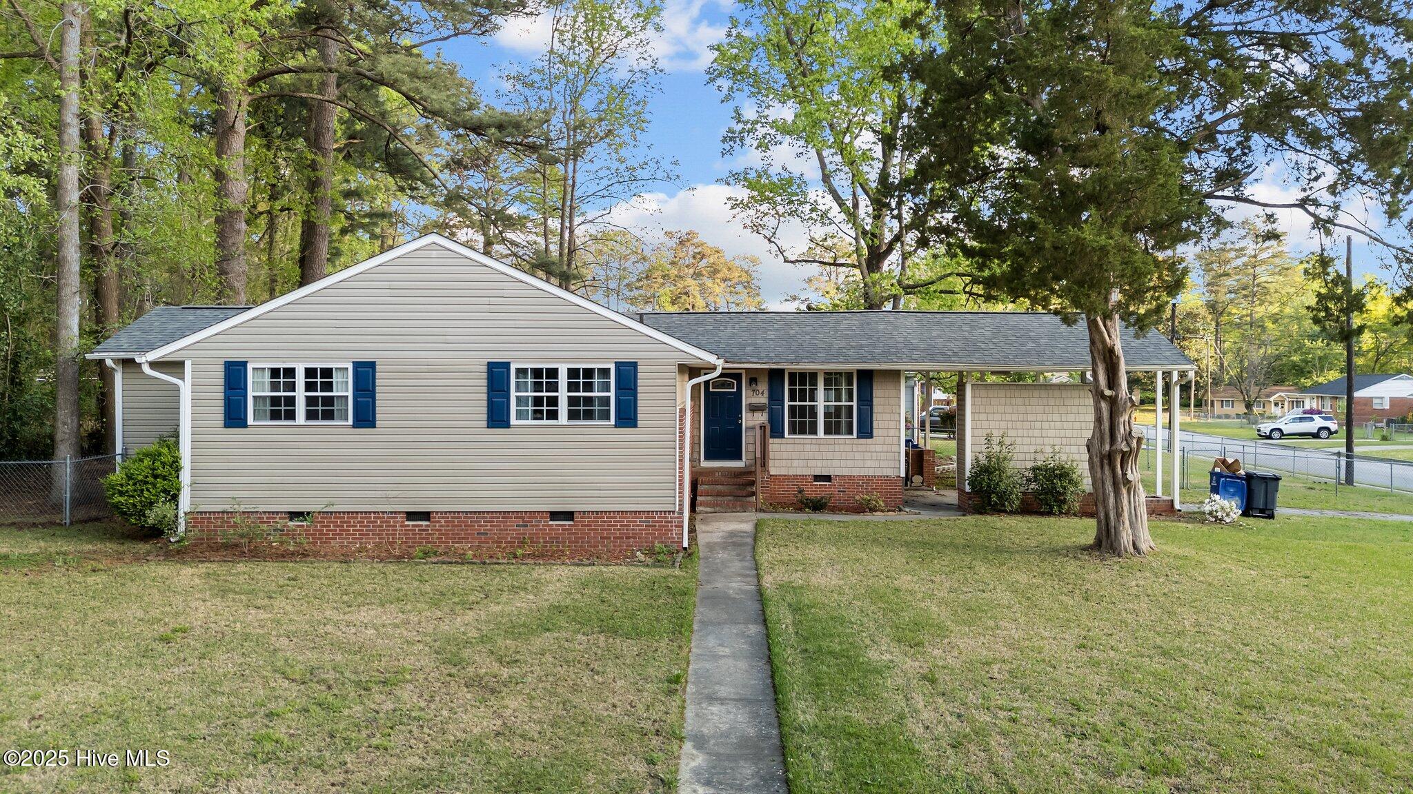 704 Davis Street Property Photo