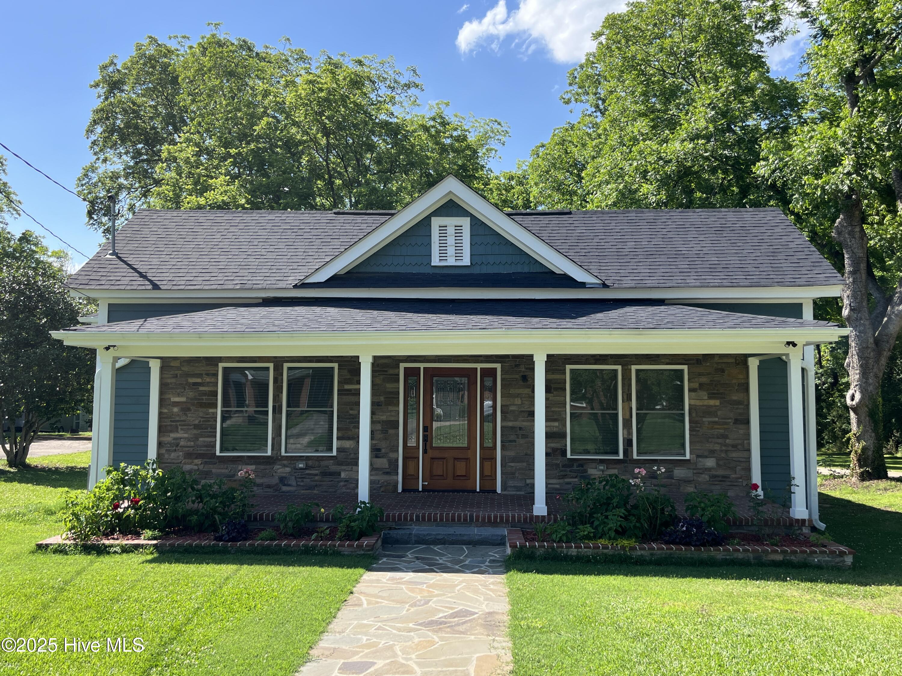 223 E Nash Street Property Photo
