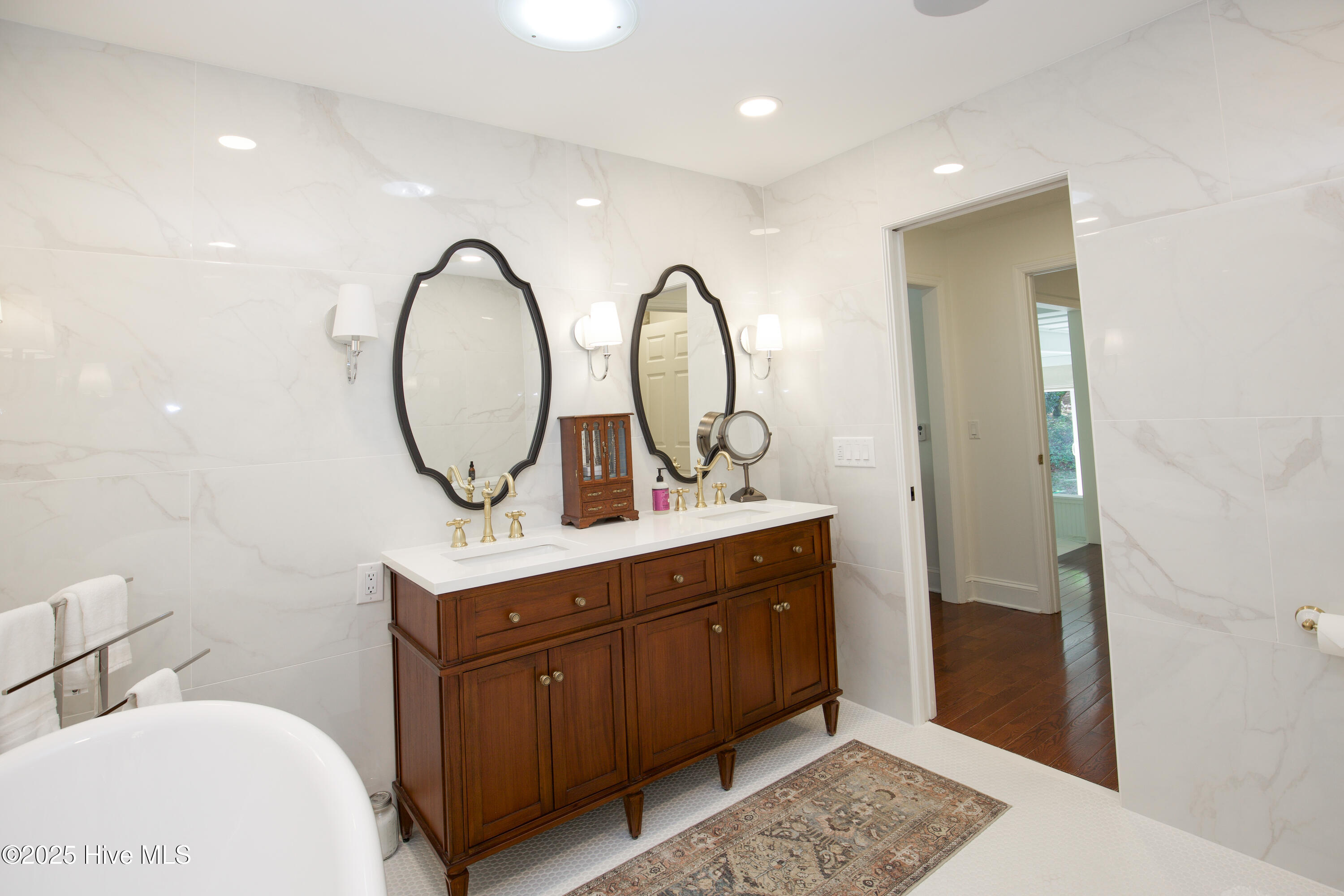 1108 Hardister Street Property Photo 12