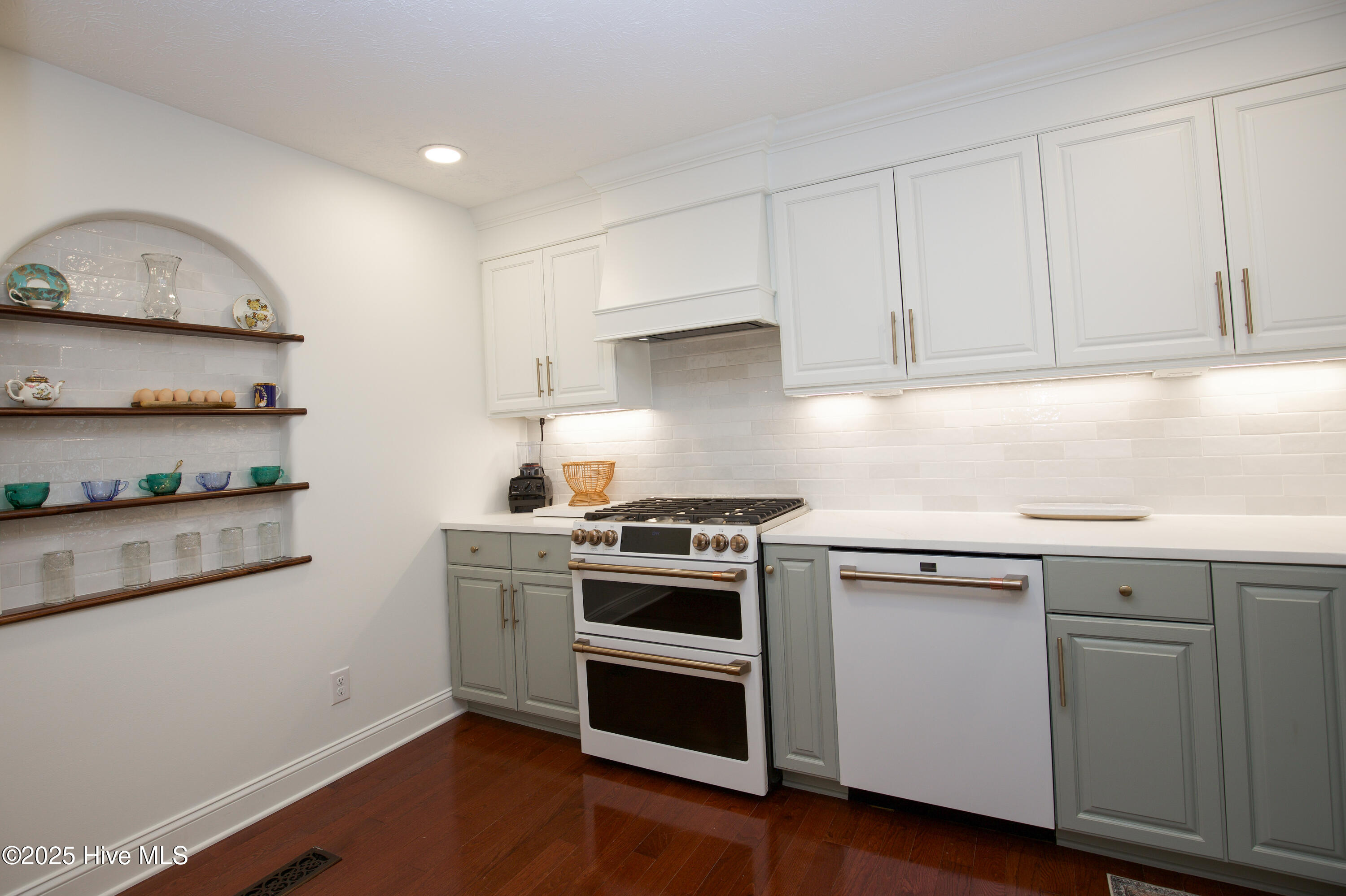 1108 Hardister Street Property Photo 16