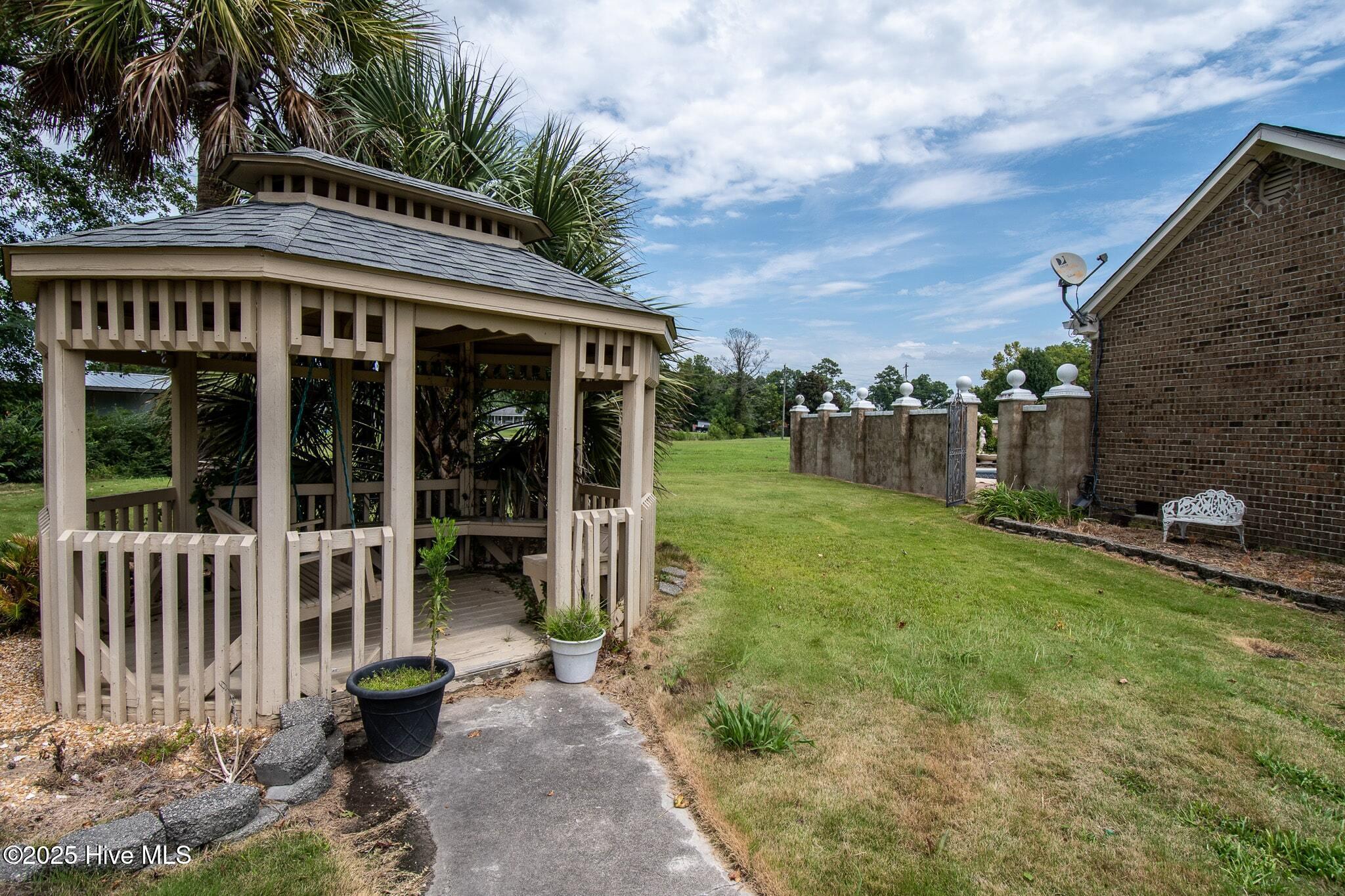 310 Lott Morton Lane Property Photo 11