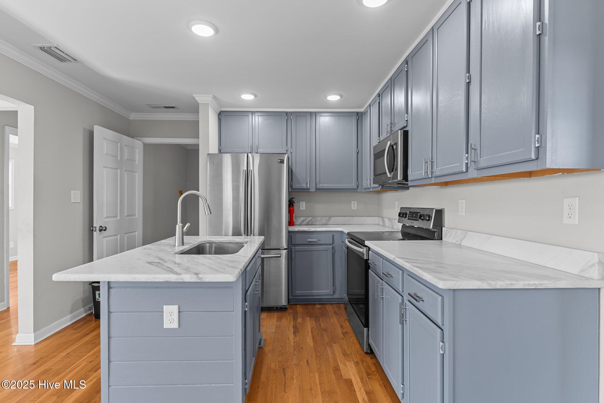 1534 N Kerr Avenue Property Photo 18