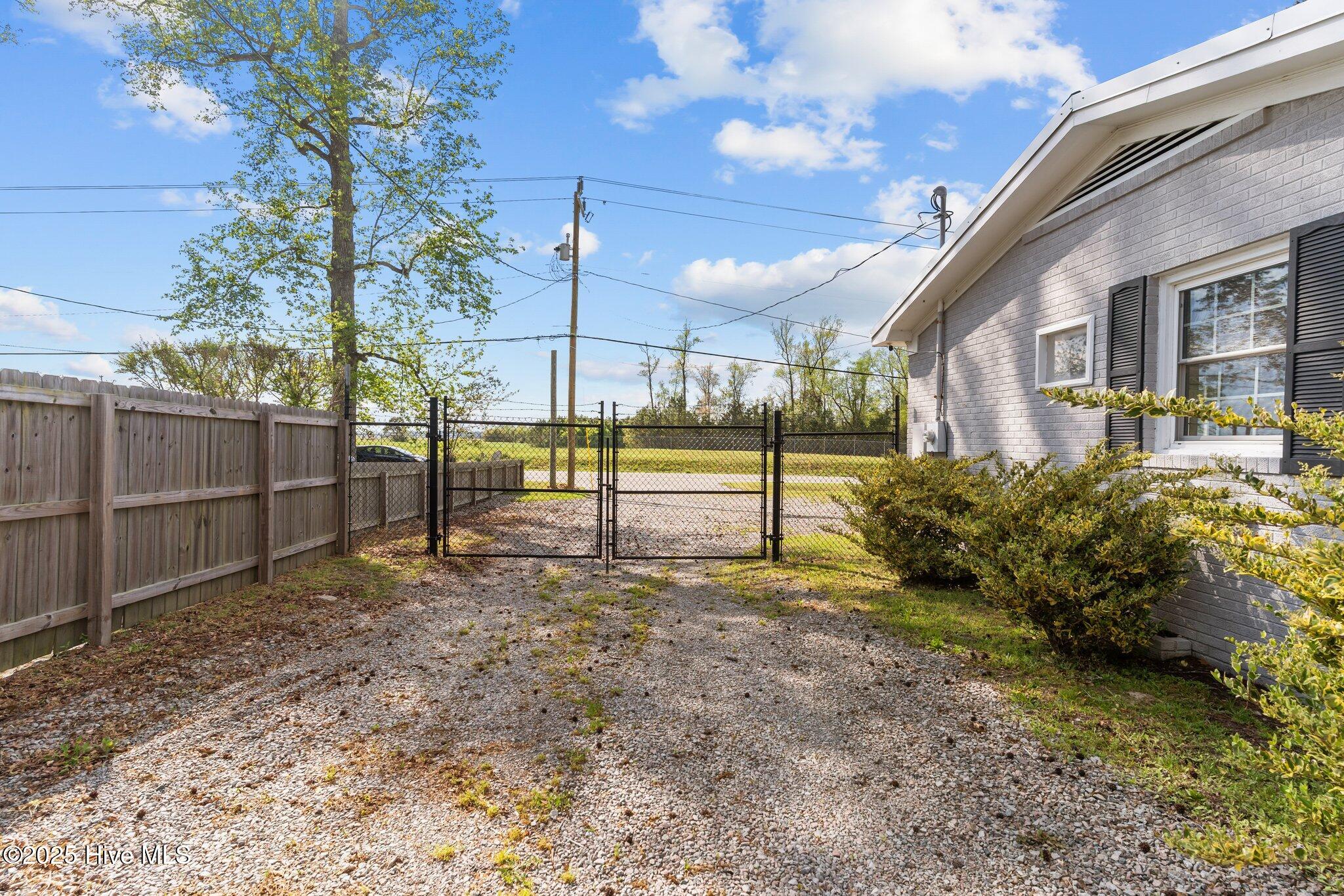 1534 N Kerr Avenue Property Photo 32