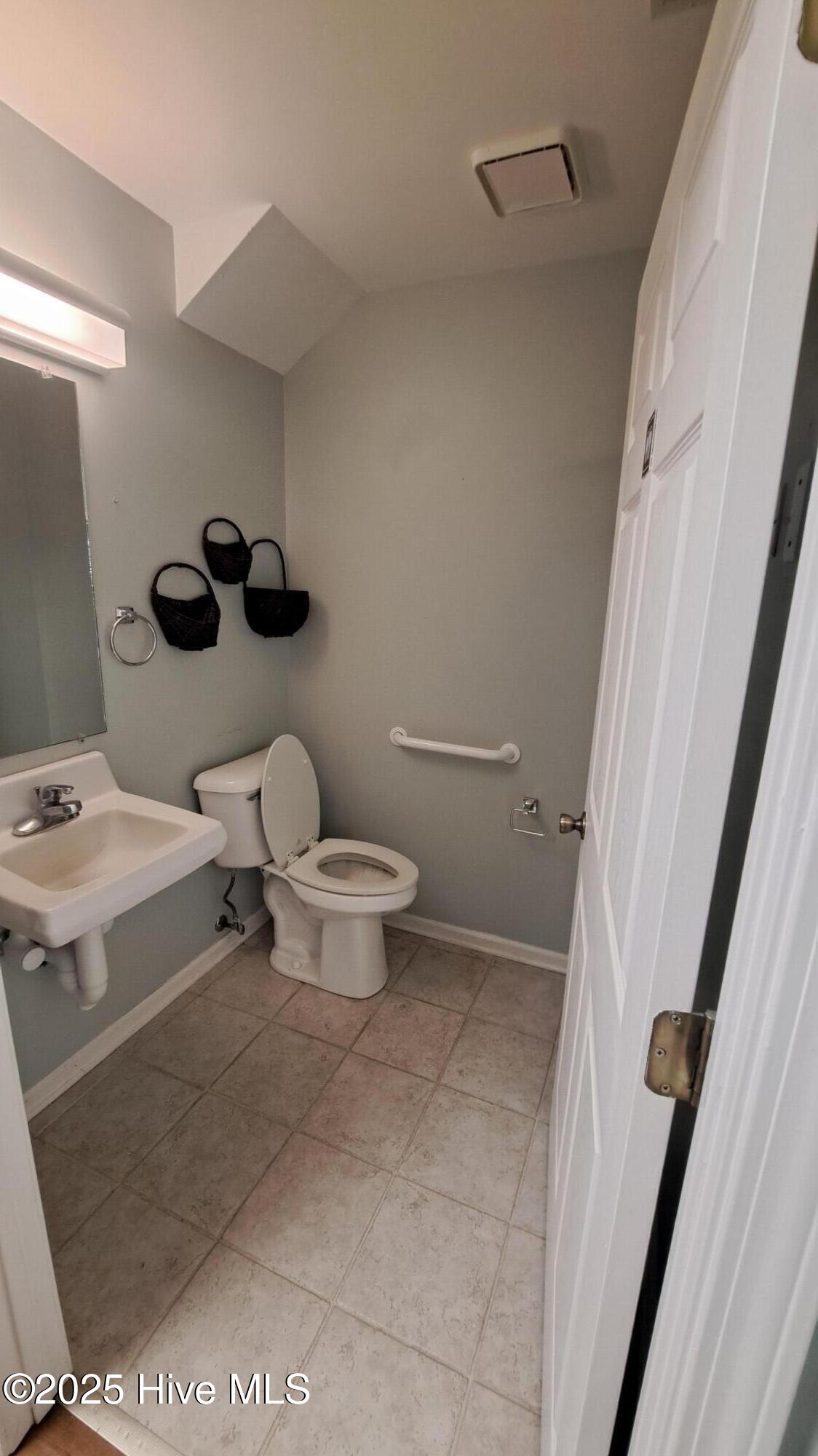 207 N 35th Street B Property Photo 3