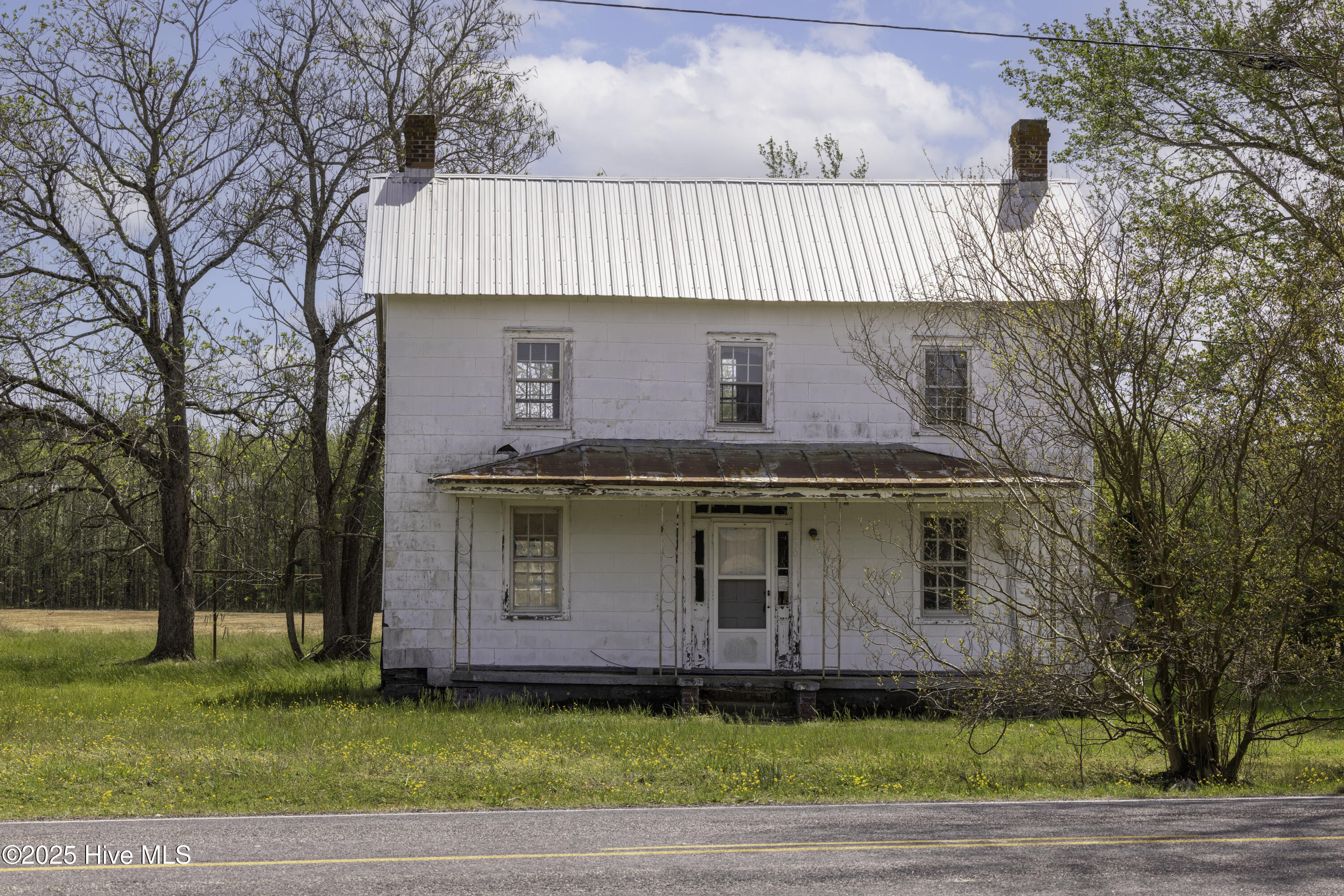 230 Indian Trail Road Property Photo