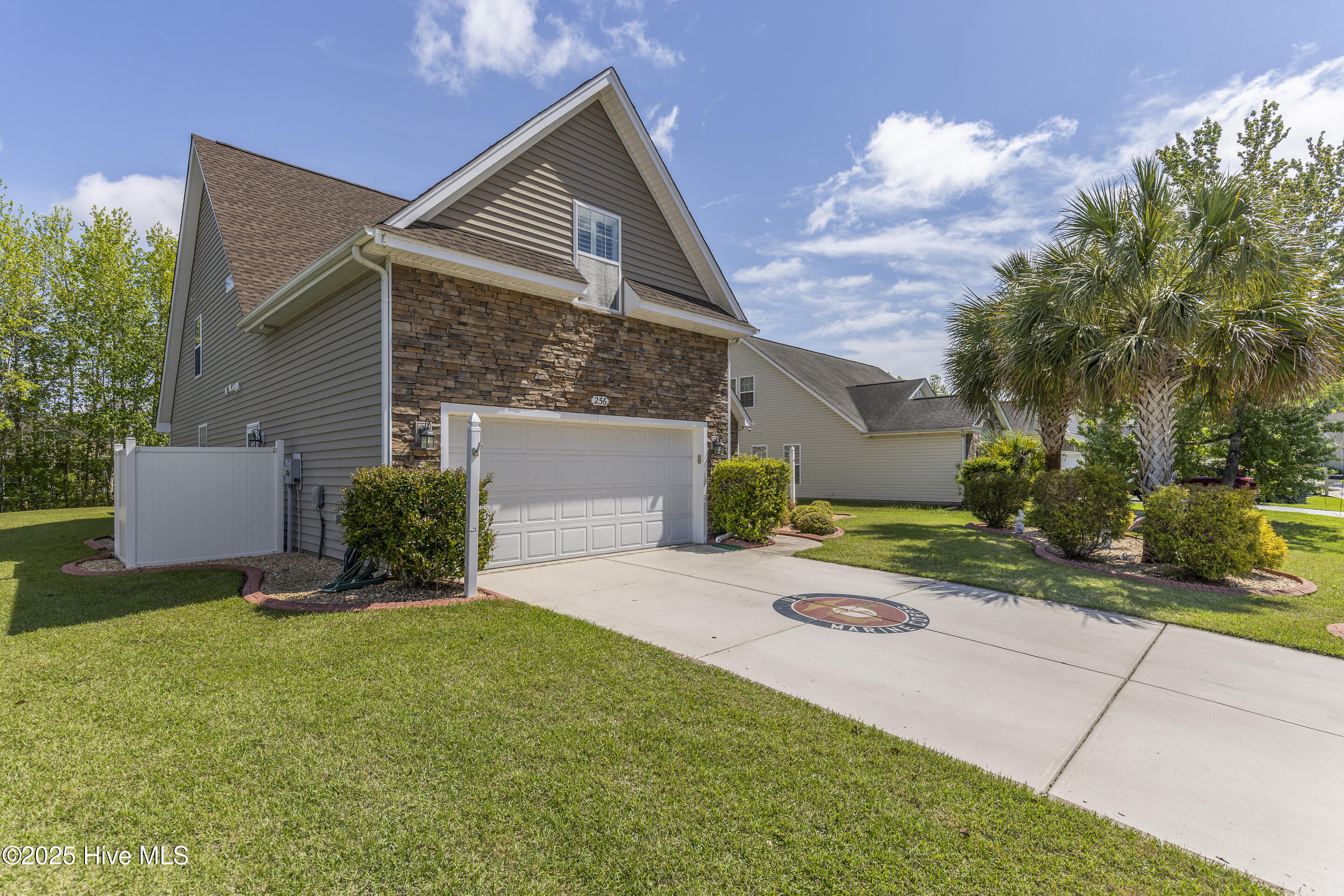 256 Downing Glen Place Property Photo 3