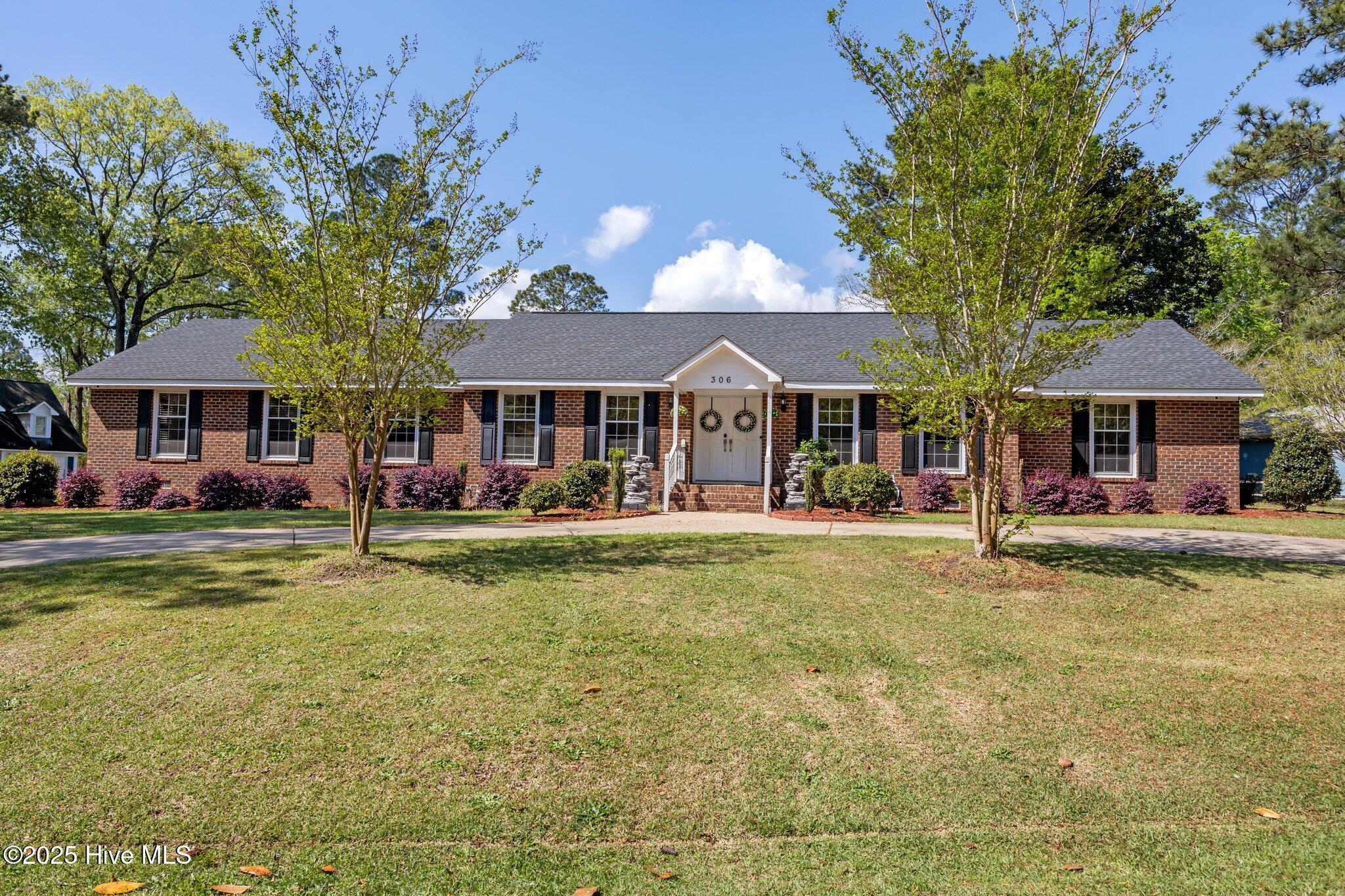 306 Scottish Court Property Photo