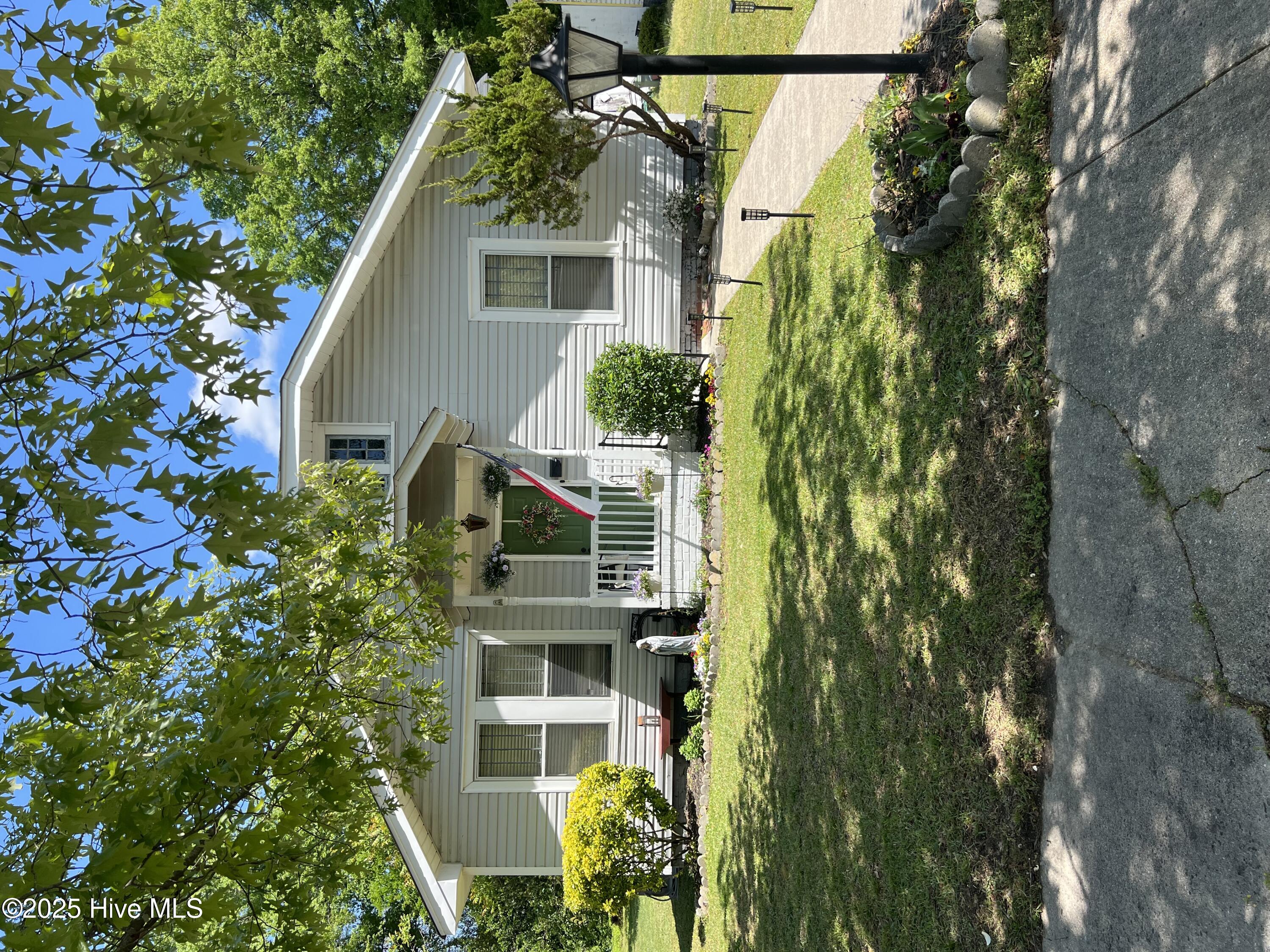 915 Saint David Street Property Photo
