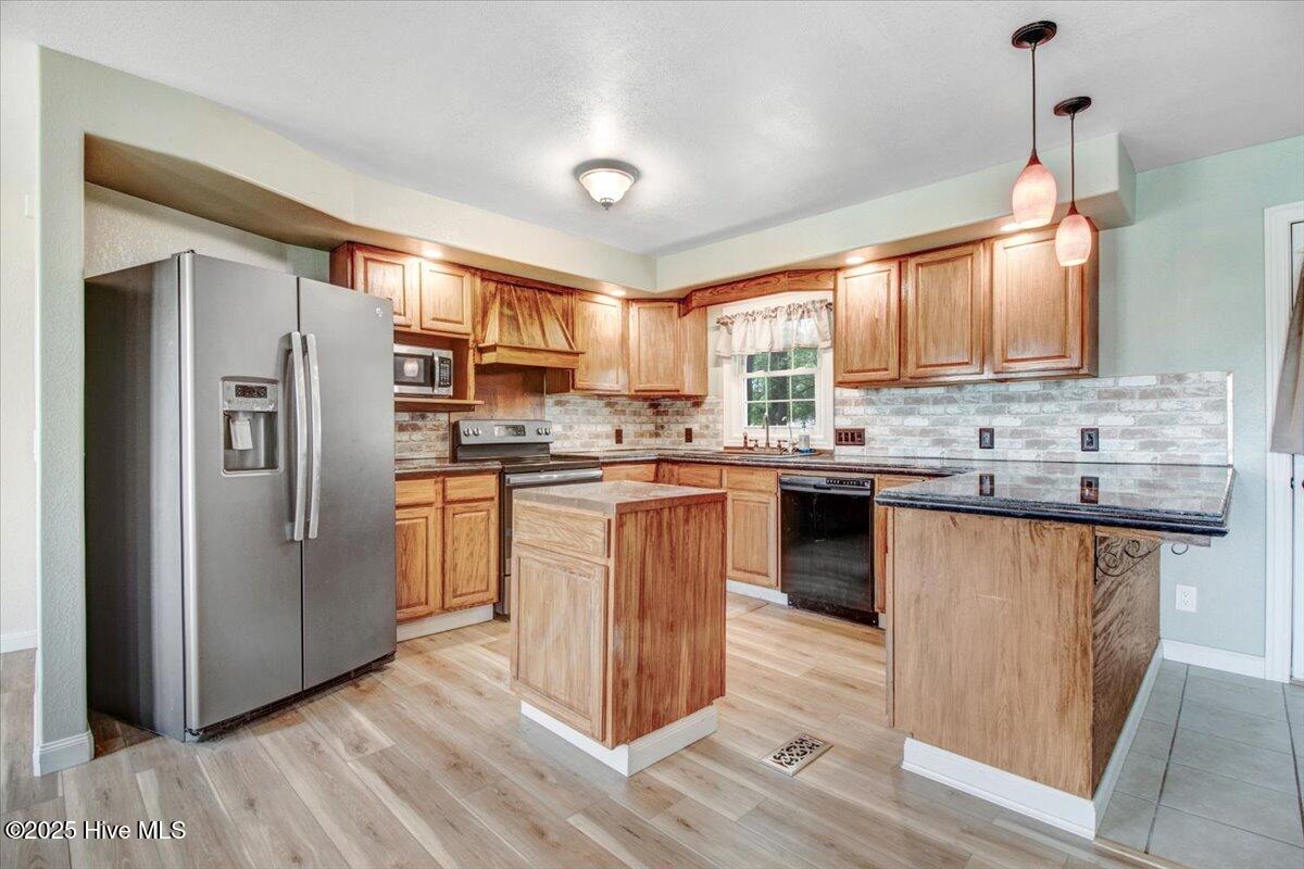 1975 Oakwood Drive Property Photo 9