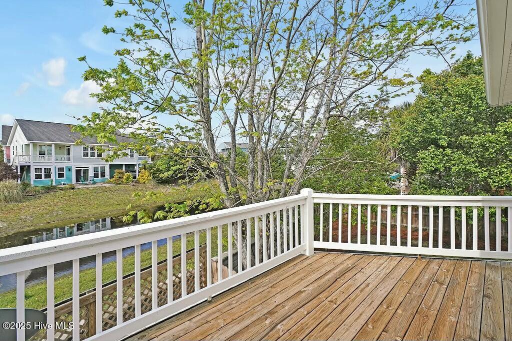 112 Palm Breeze Drive Property Photo 5