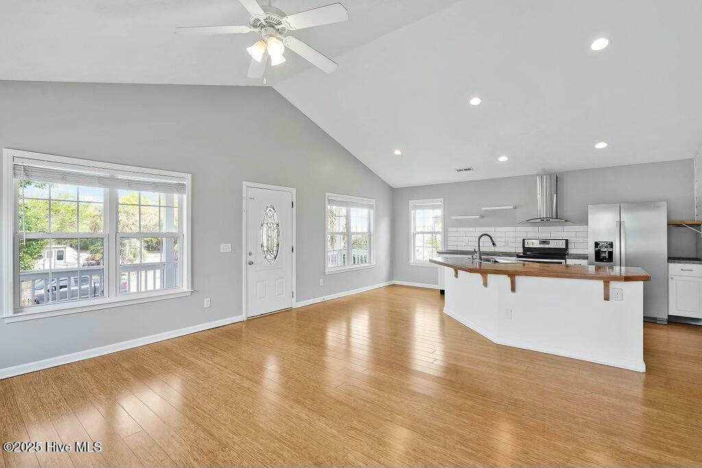112 Palm Breeze Drive Property Photo 7