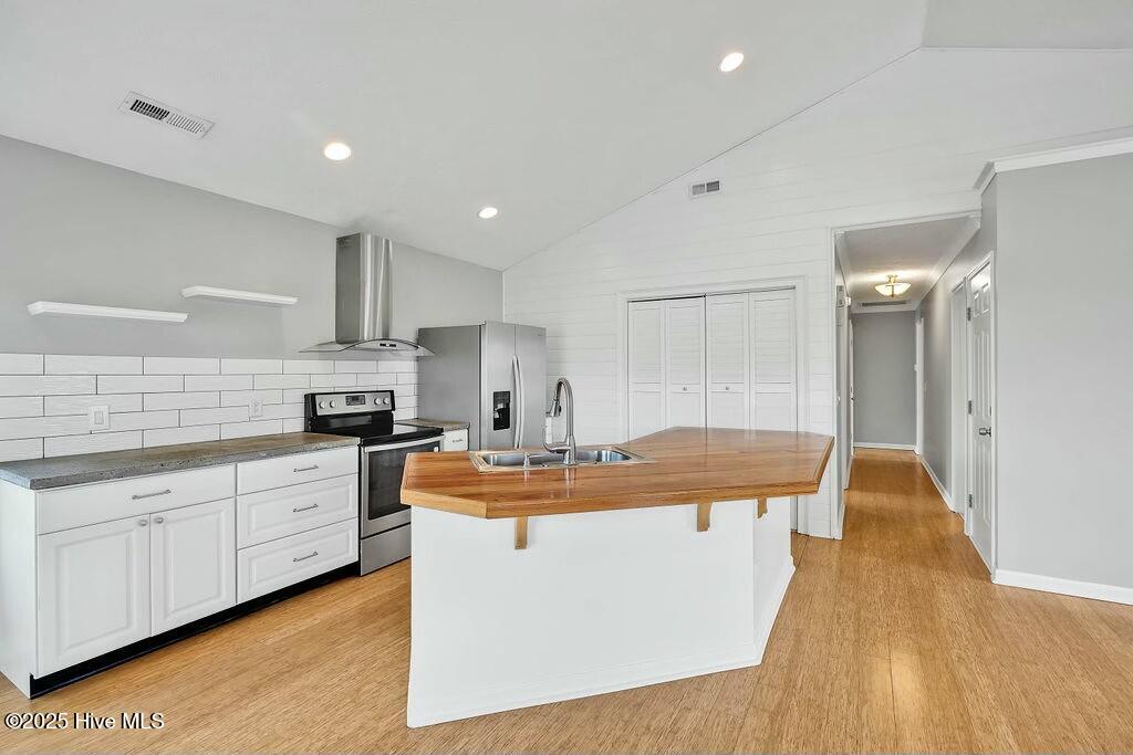 112 Palm Breeze Drive Property Photo 10