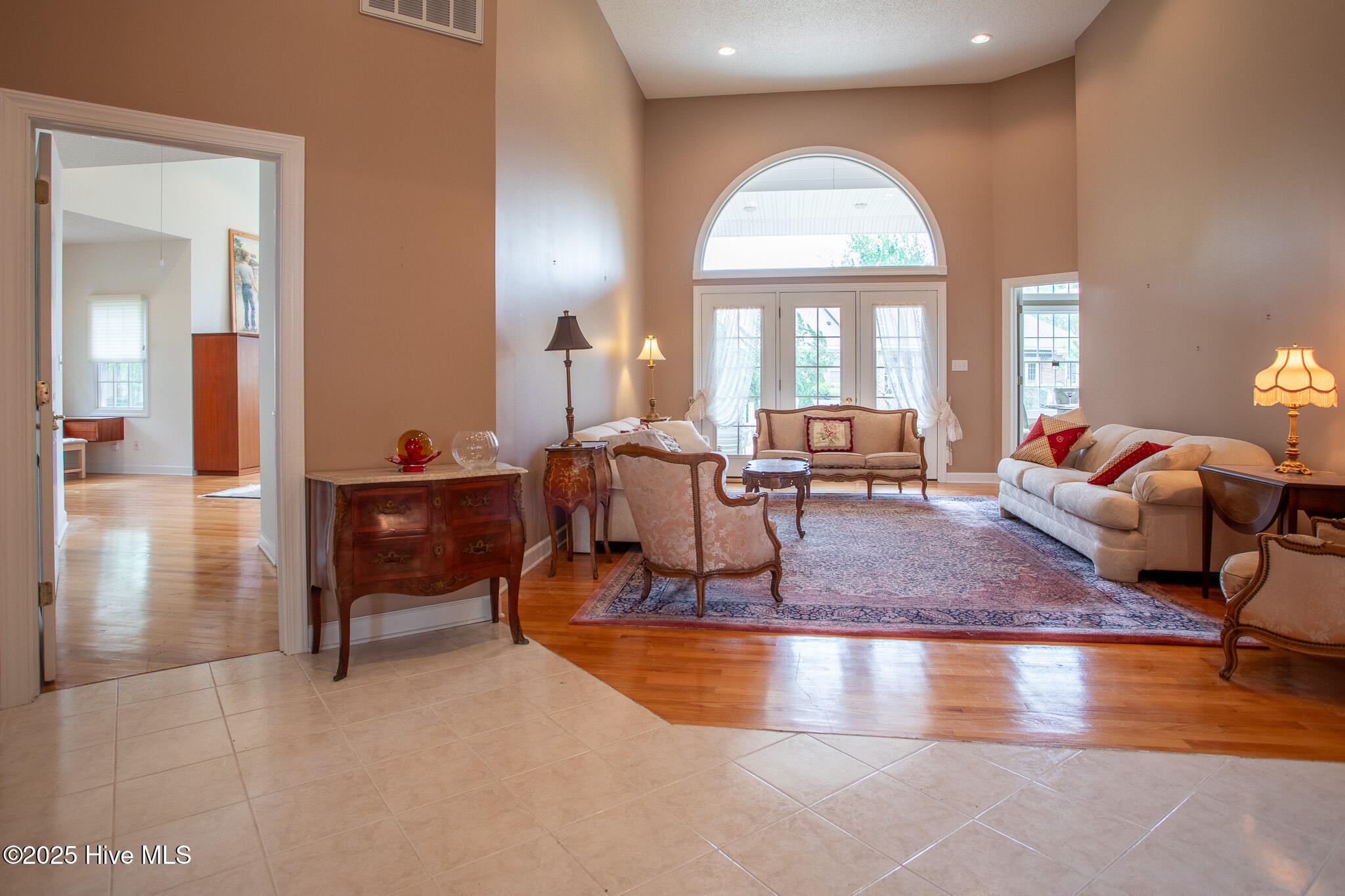 103 Cooper Circle Property Photo 3