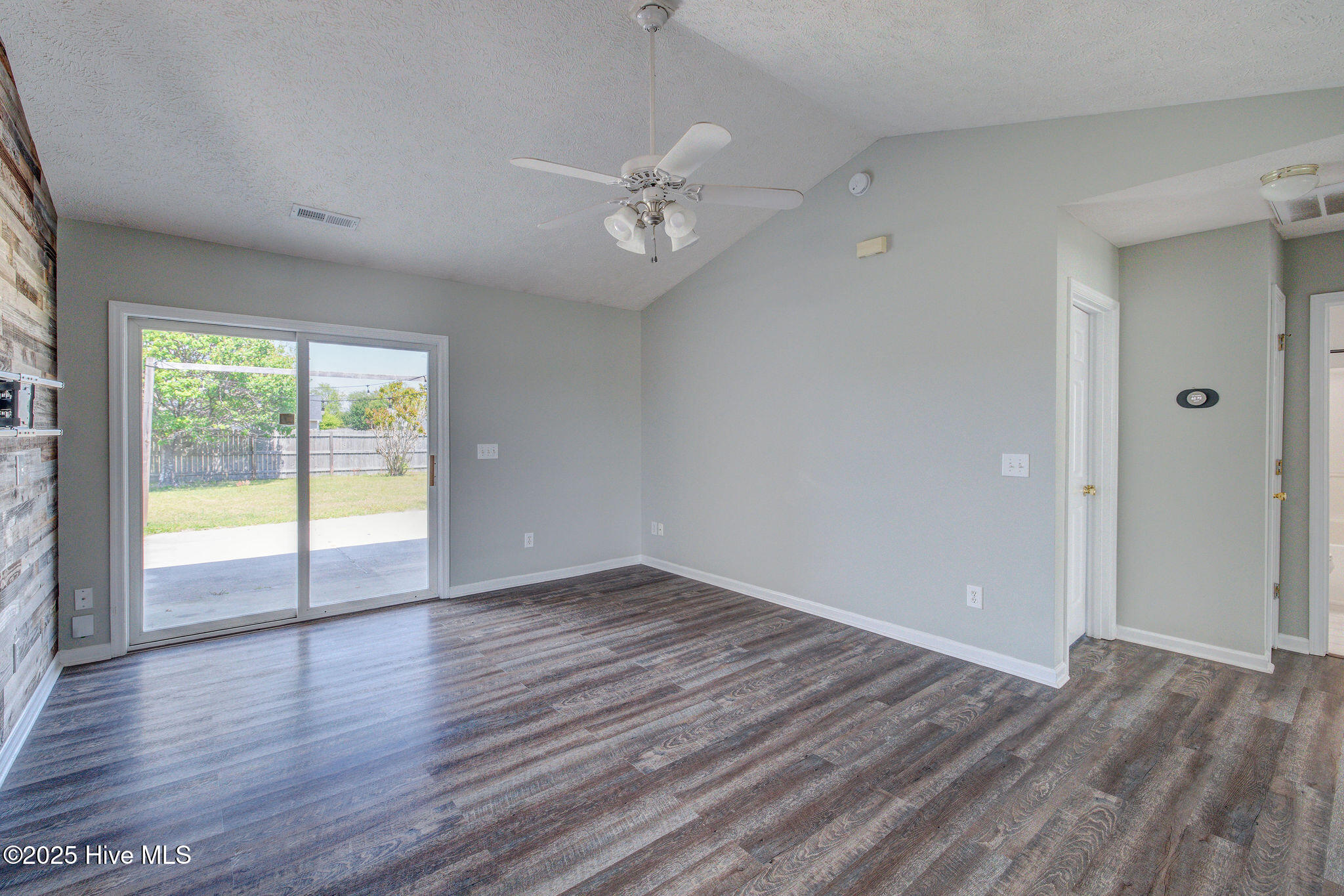 2715 Ashby Drive Property Photo 4