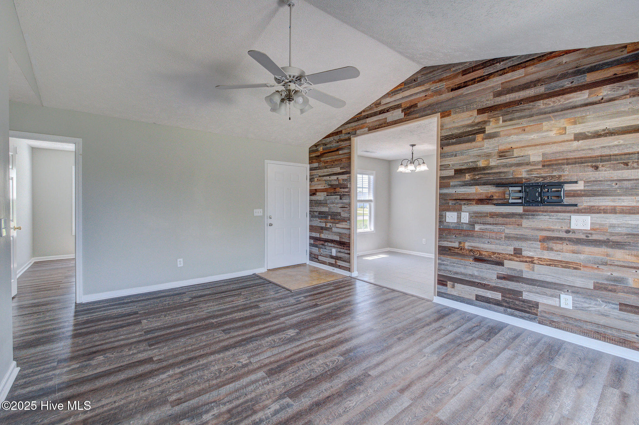 2715 Ashby Drive Property Photo 6