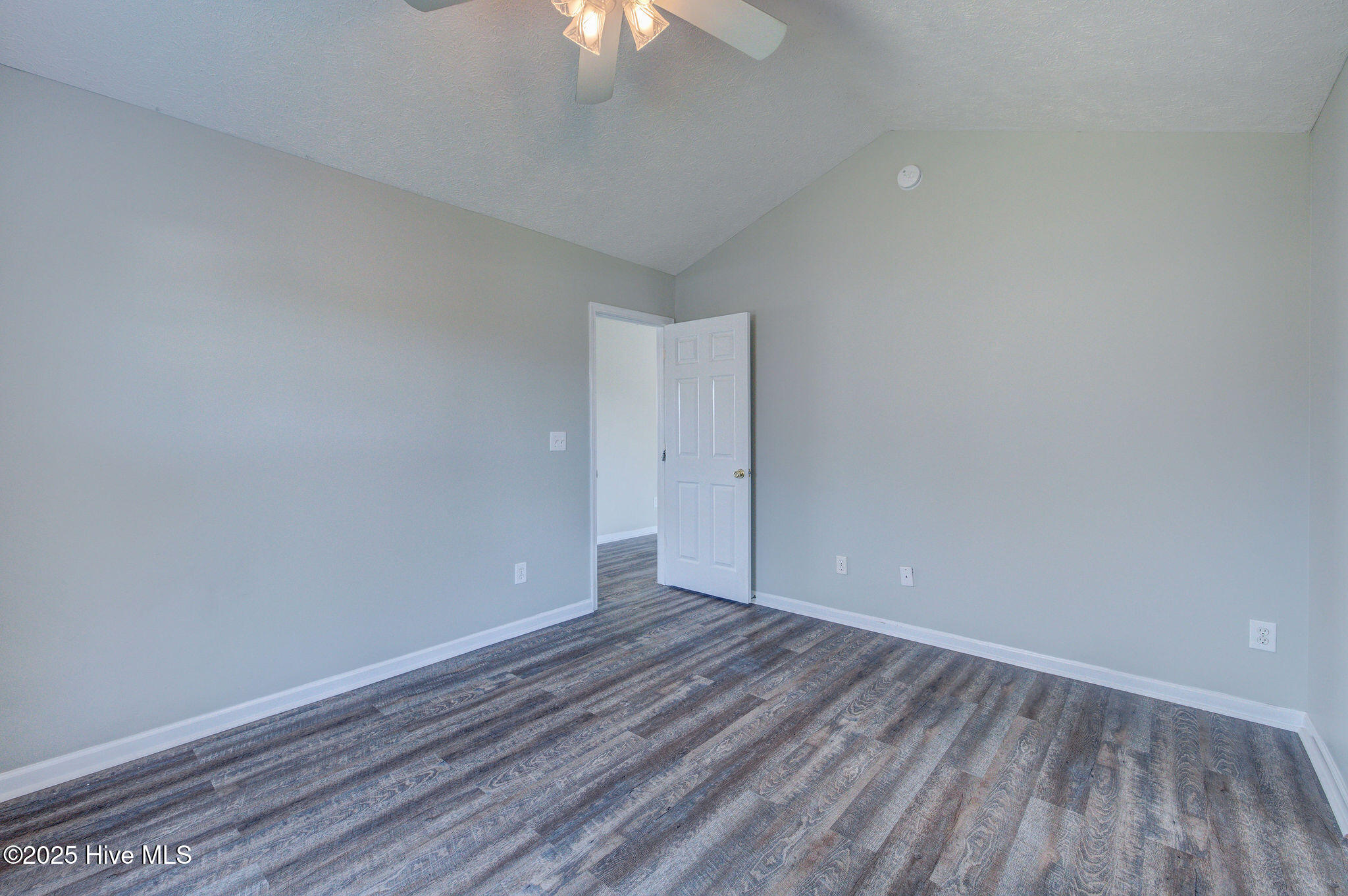 2715 Ashby Drive Property Photo 16