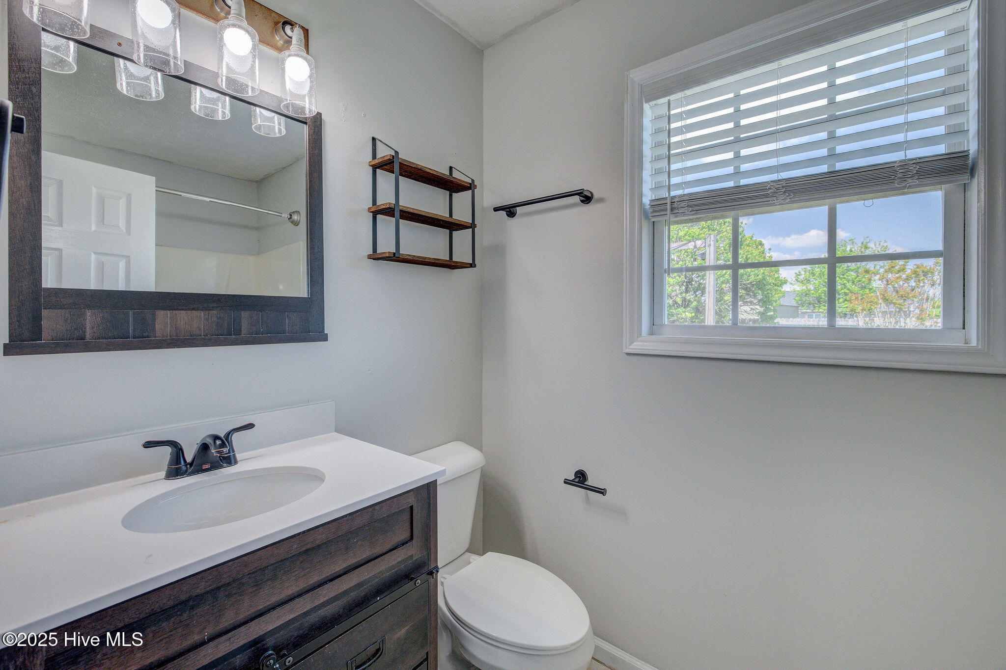 2715 Ashby Drive Property Photo 18