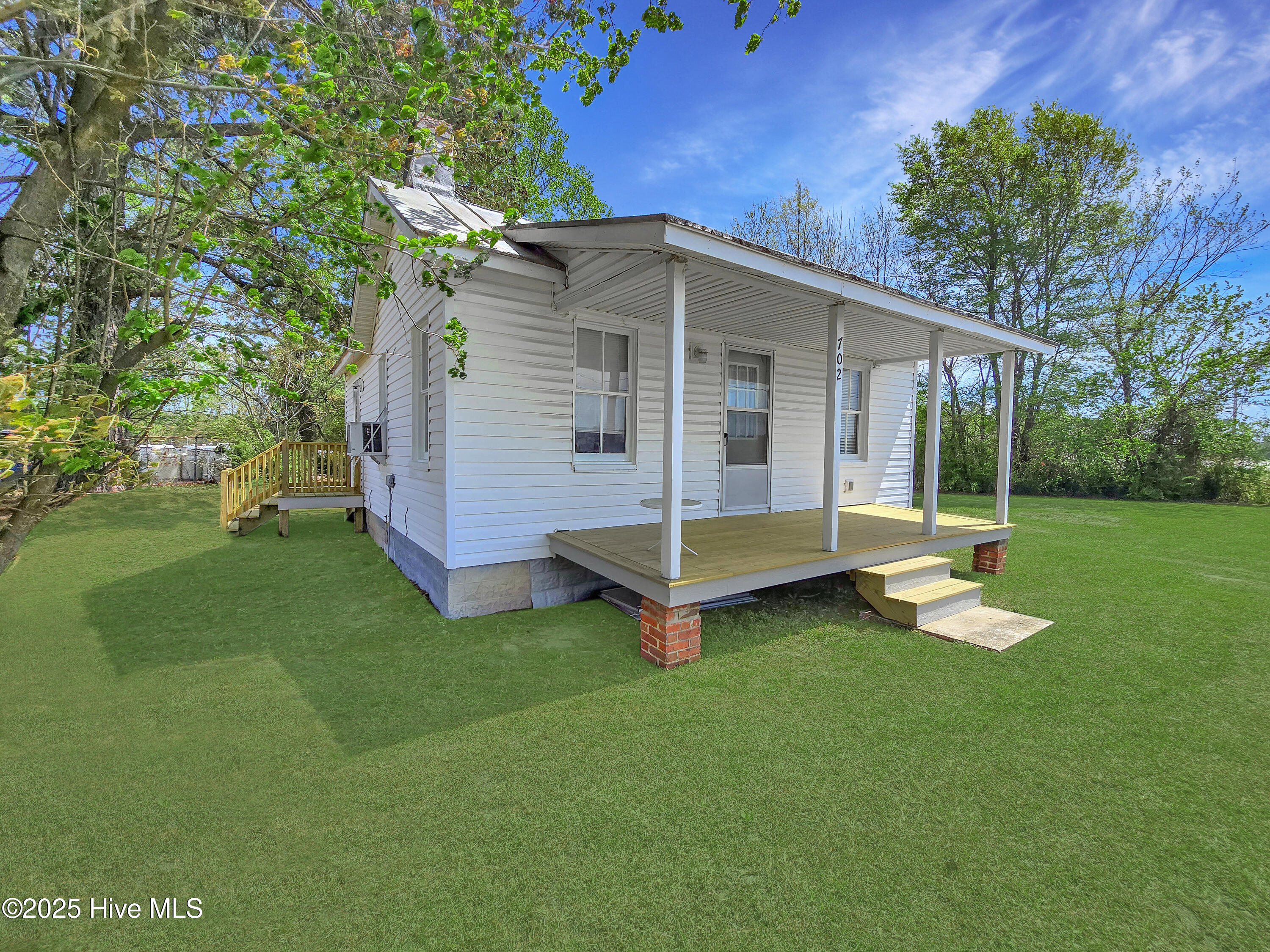 702 Virginia Road Property Photo