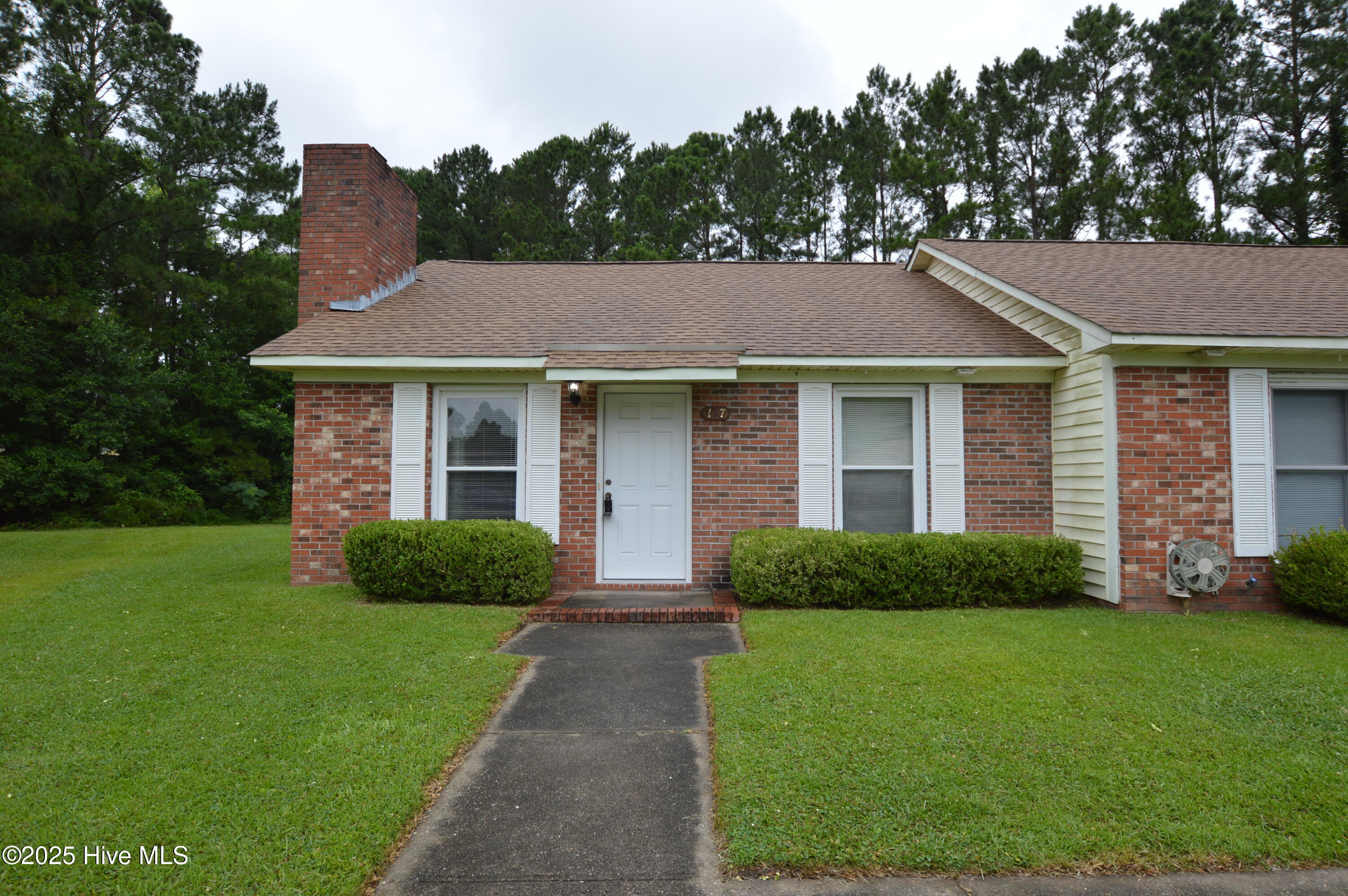 137 Windsor Court Property Photo