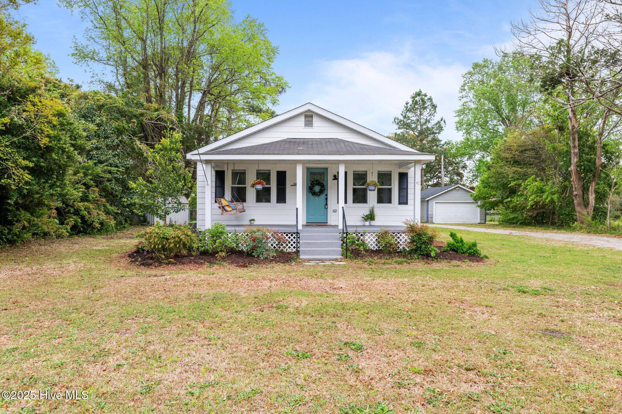 109 Pineview Street Property Photo 2
